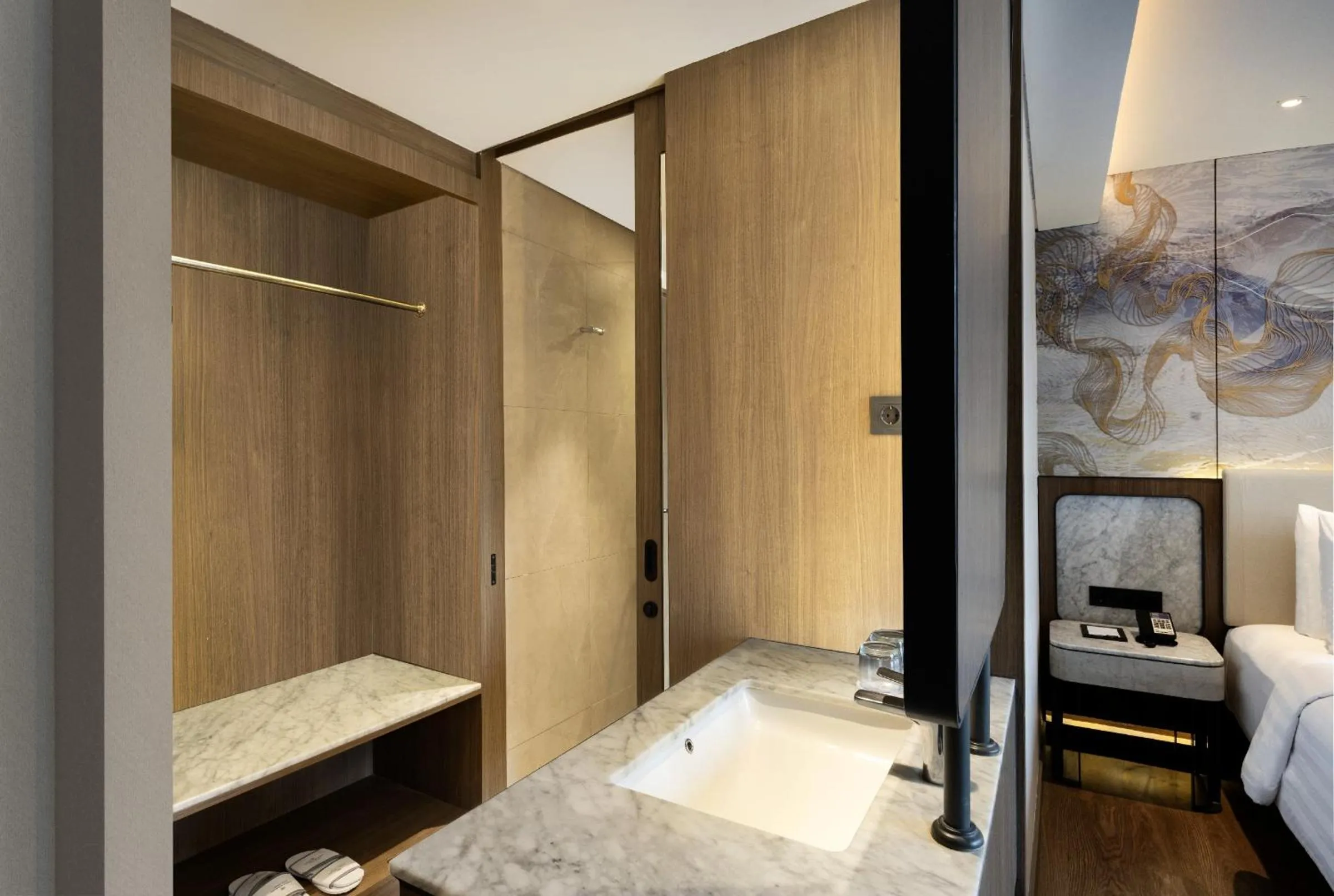 Bathroom, Bed in Hotel Santika Premiere Lampung