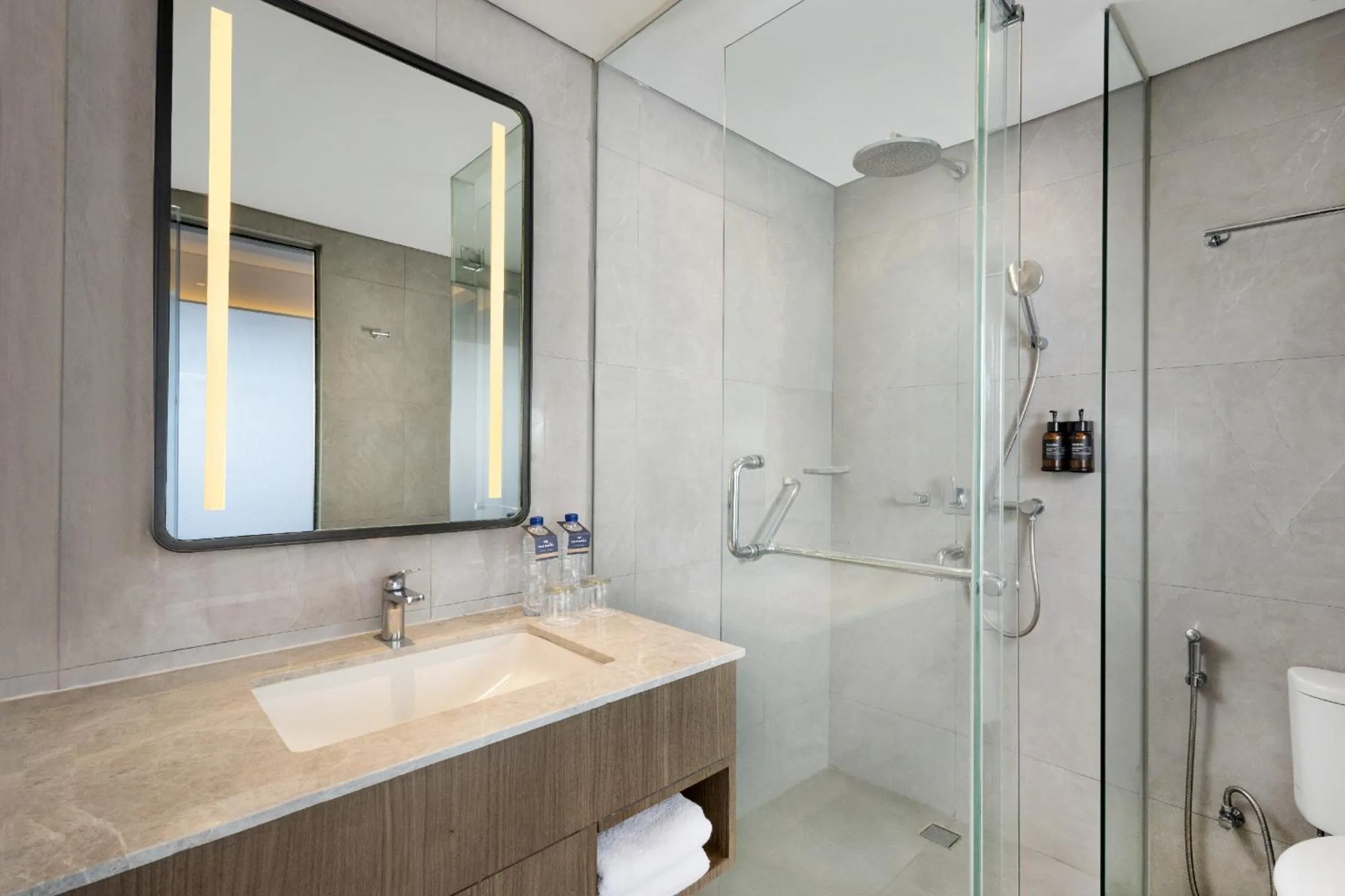 Shower in Hotel Santika Premiere Lampung
