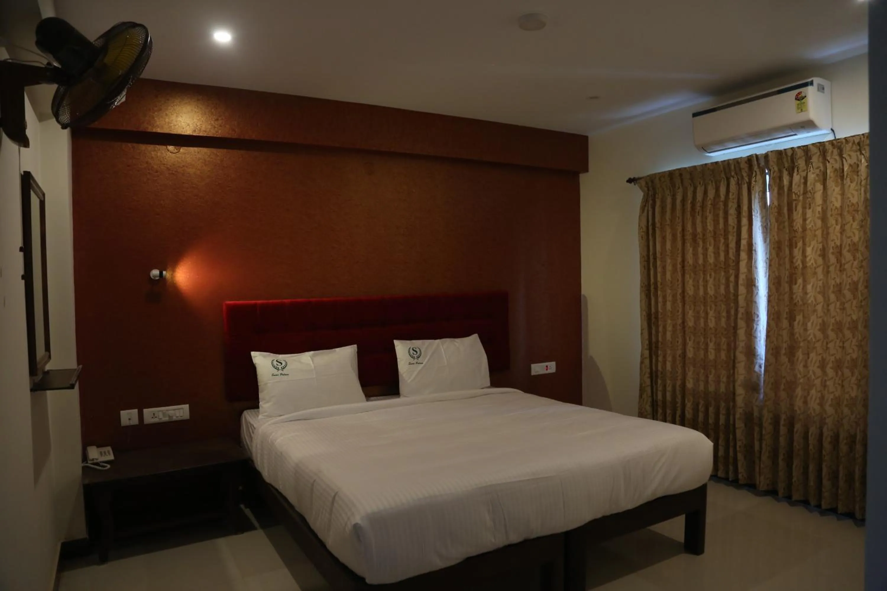 Bed in HOTEL TAWFEEQ PALACE