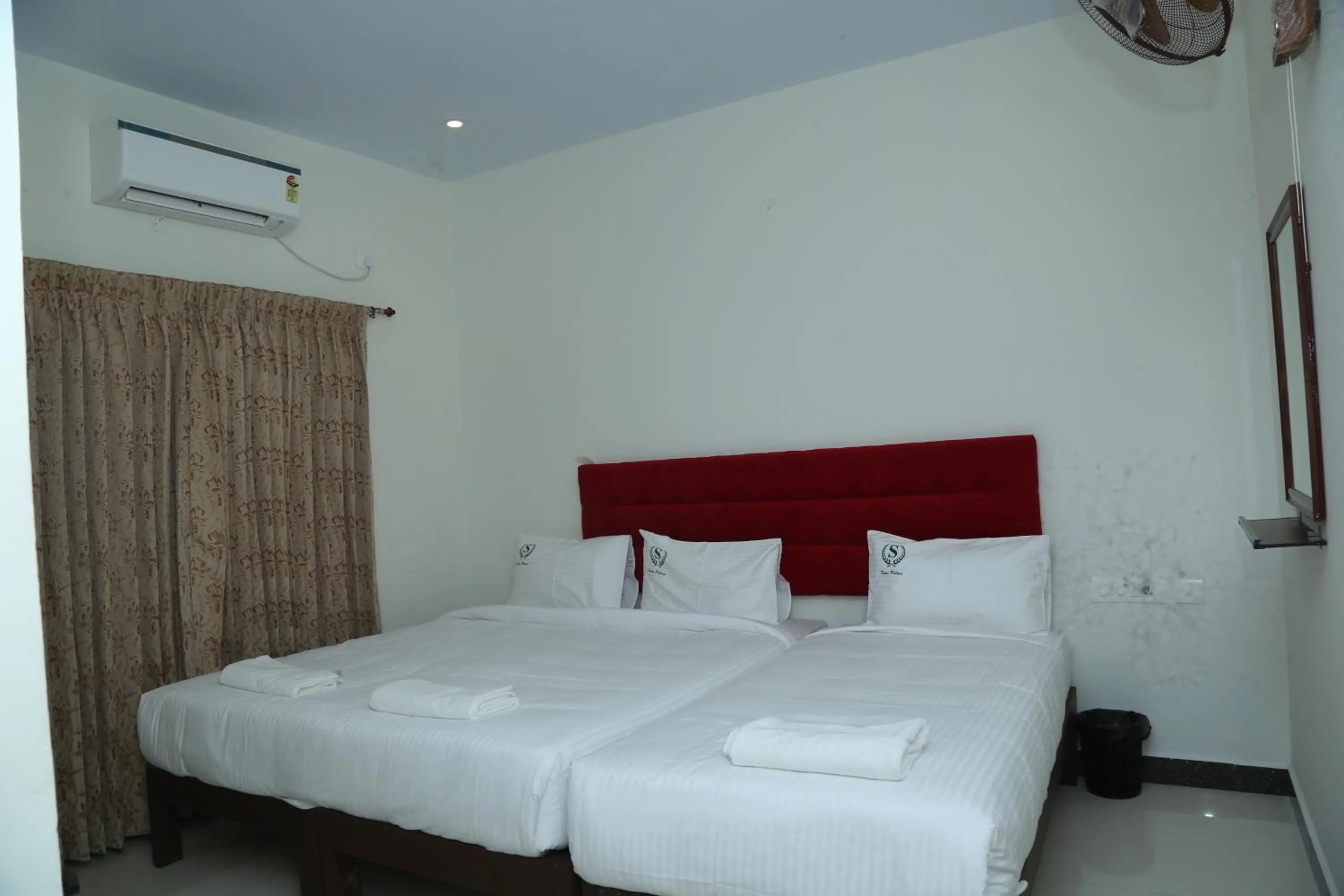 Bed in HOTEL TAWFEEQ PALACE