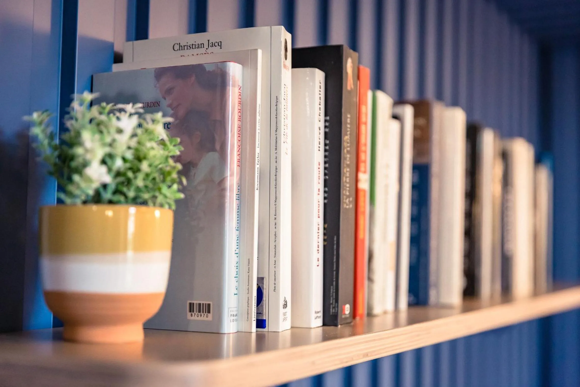 Library in JOST Hôtel Le Havre Centre Gare