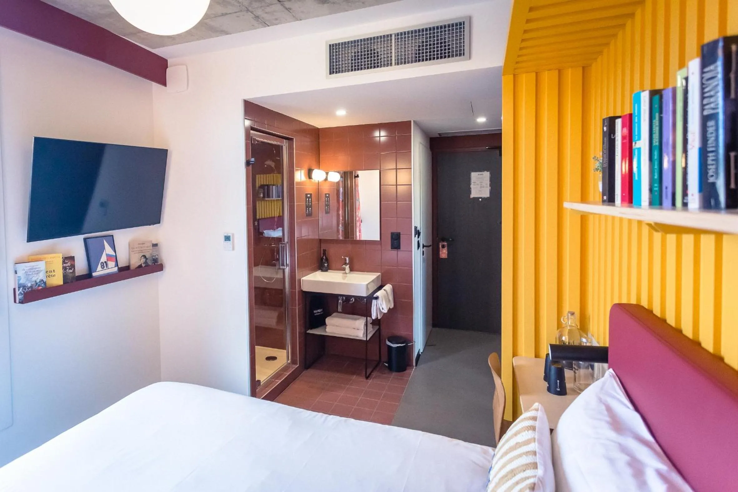 Photo of the whole room, Bed in JOST Hôtel Le Havre Centre Gare