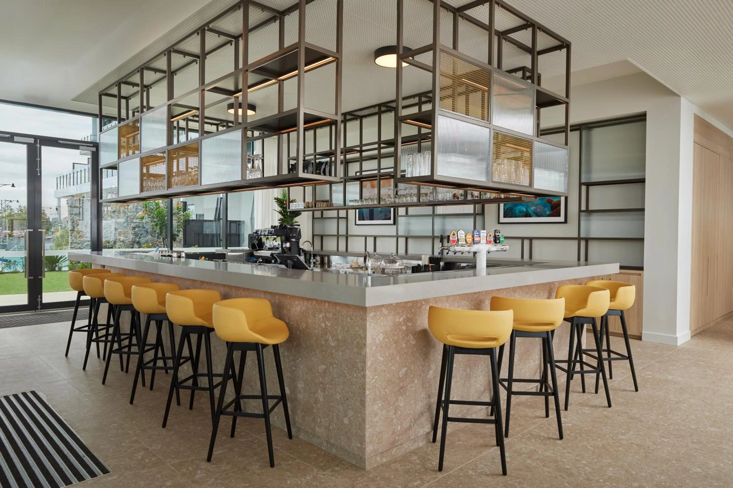 Lounge or bar in Hilton Garden Inn Busselton