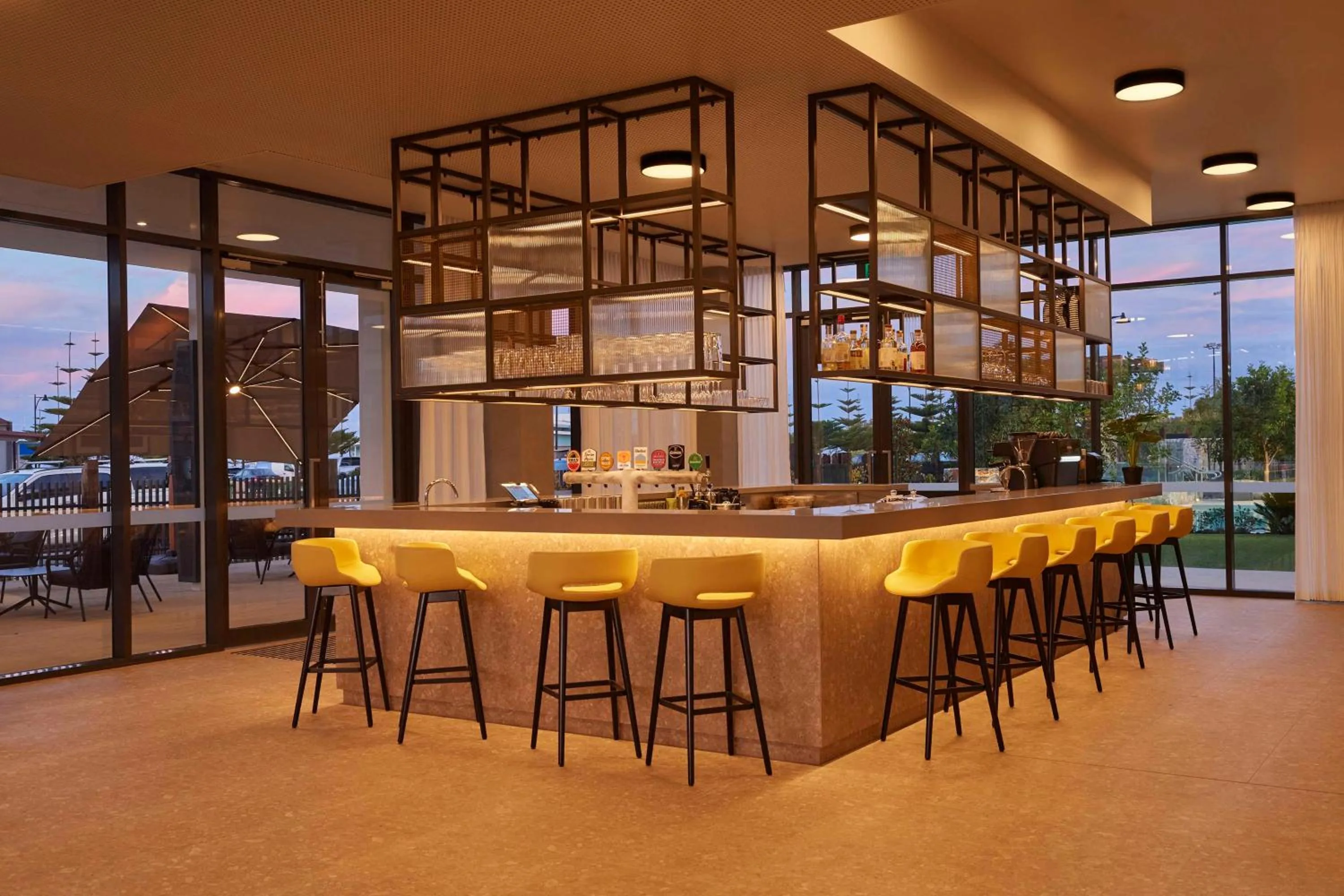 Lounge or bar in Hilton Garden Inn Busselton