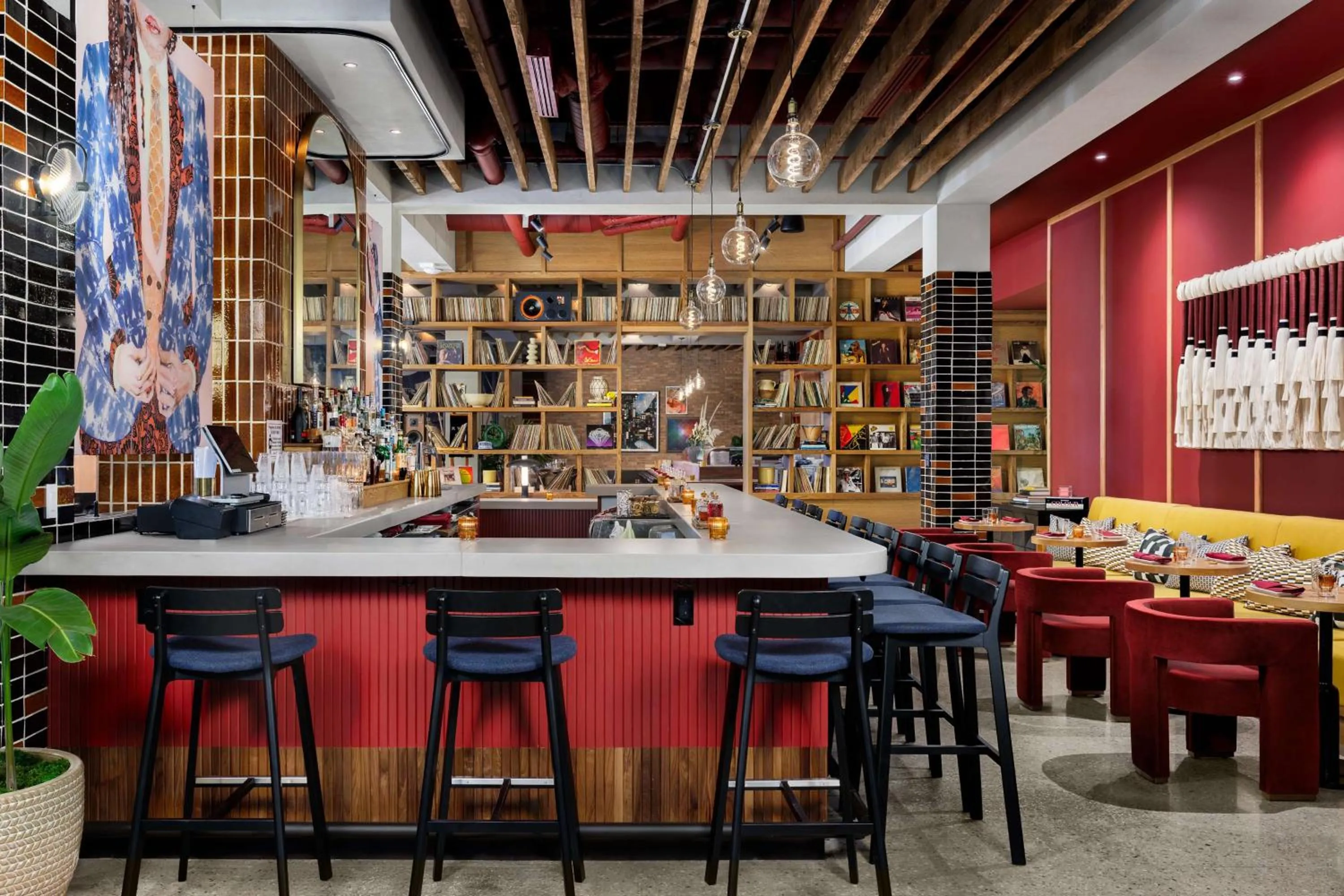 Lounge or bar in Motto By Hilton Bentonville Downtown