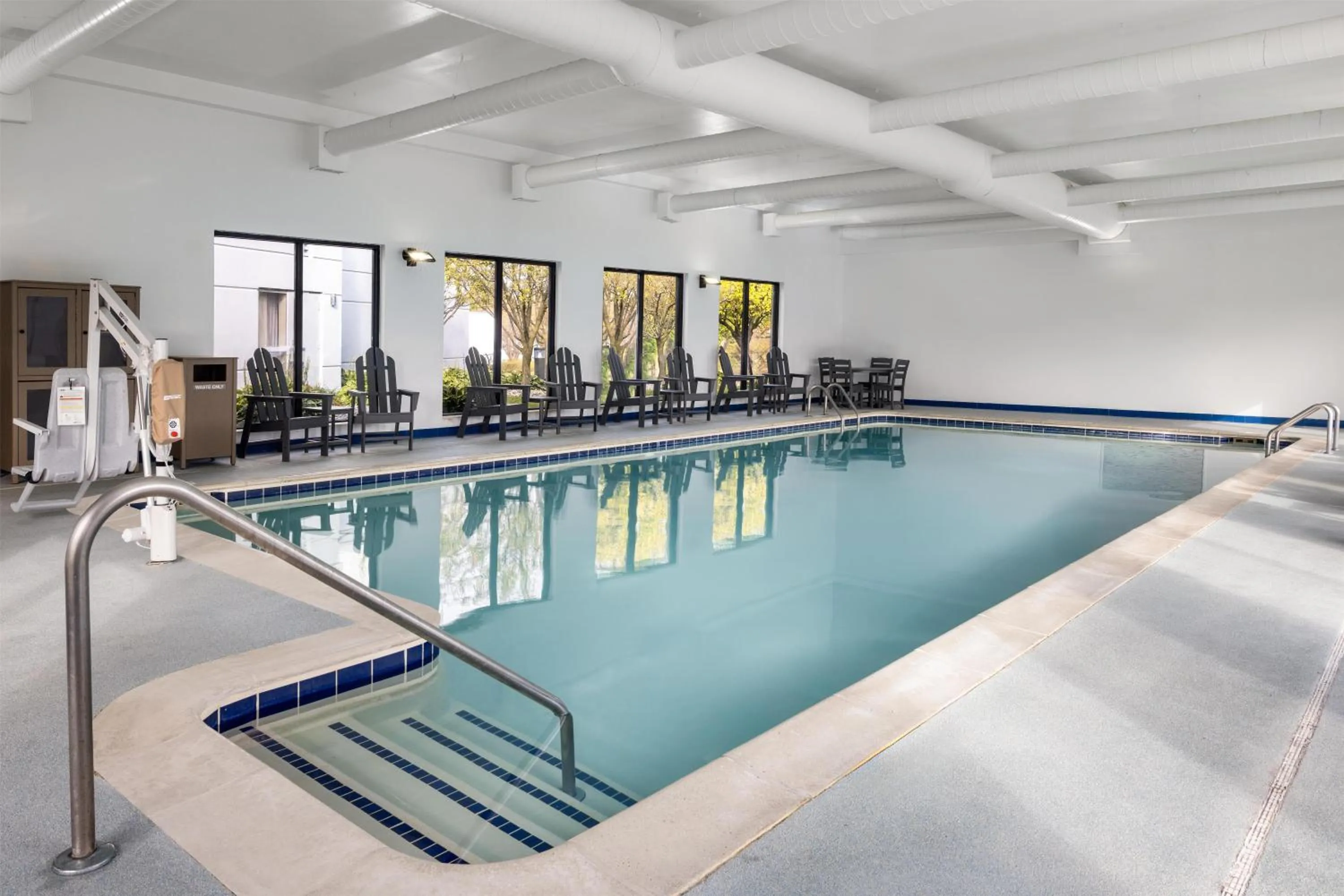 Swimming pool in Hyatt Place Detroit/Utica