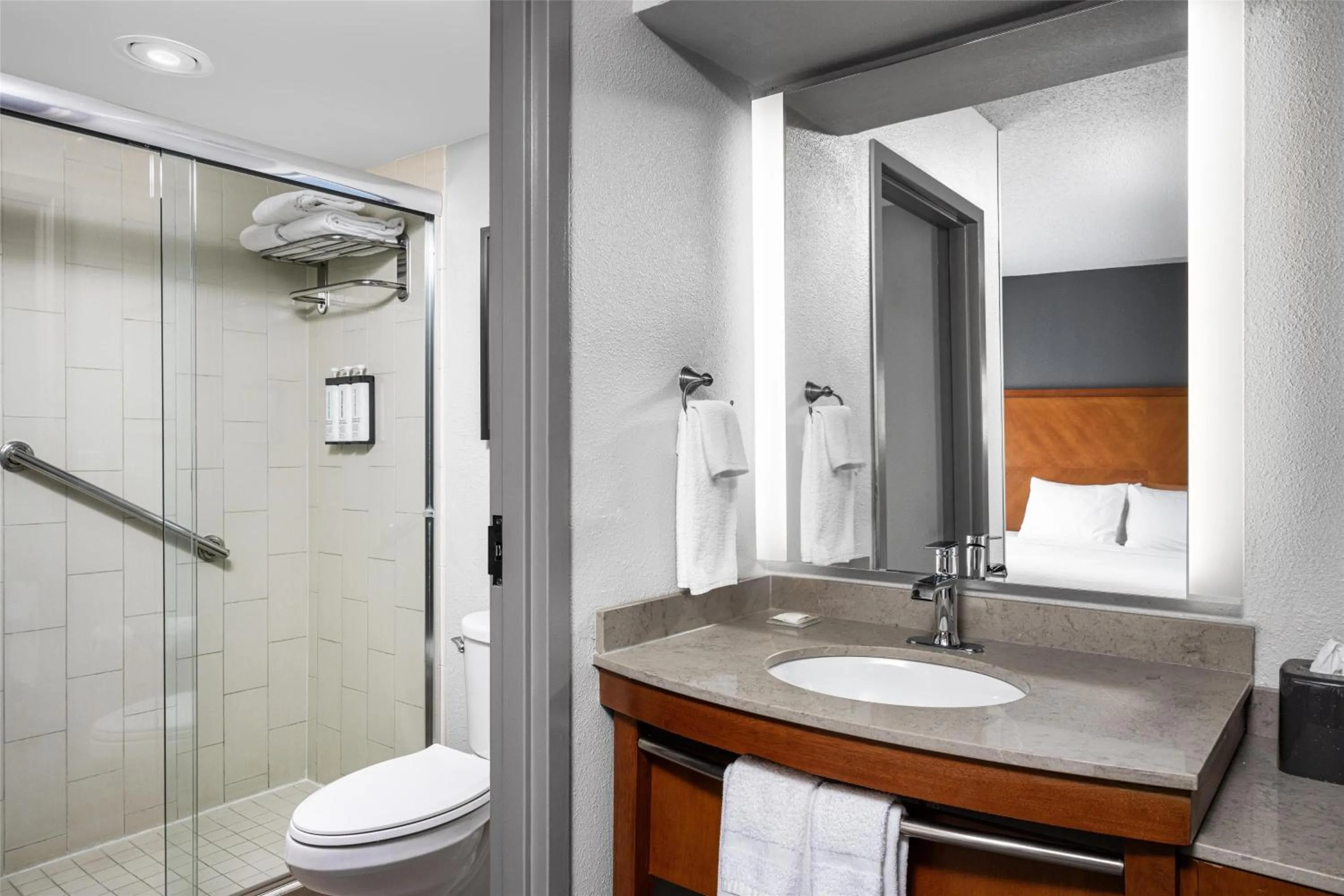 Double Room with Two Double Beds and Accessible Tub - Disability Access in Hyatt Place Detroit/Utica