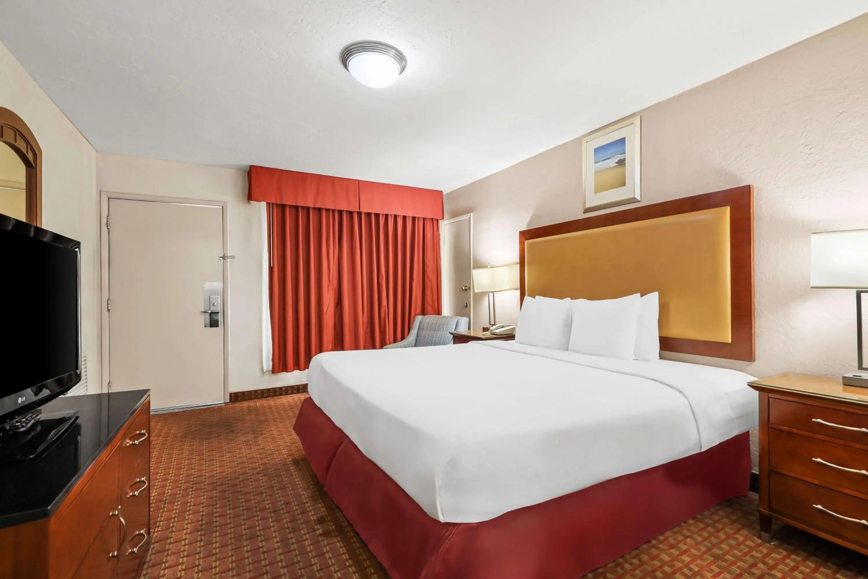 Bedroom in SureStay Hotel by Best Western Blythe