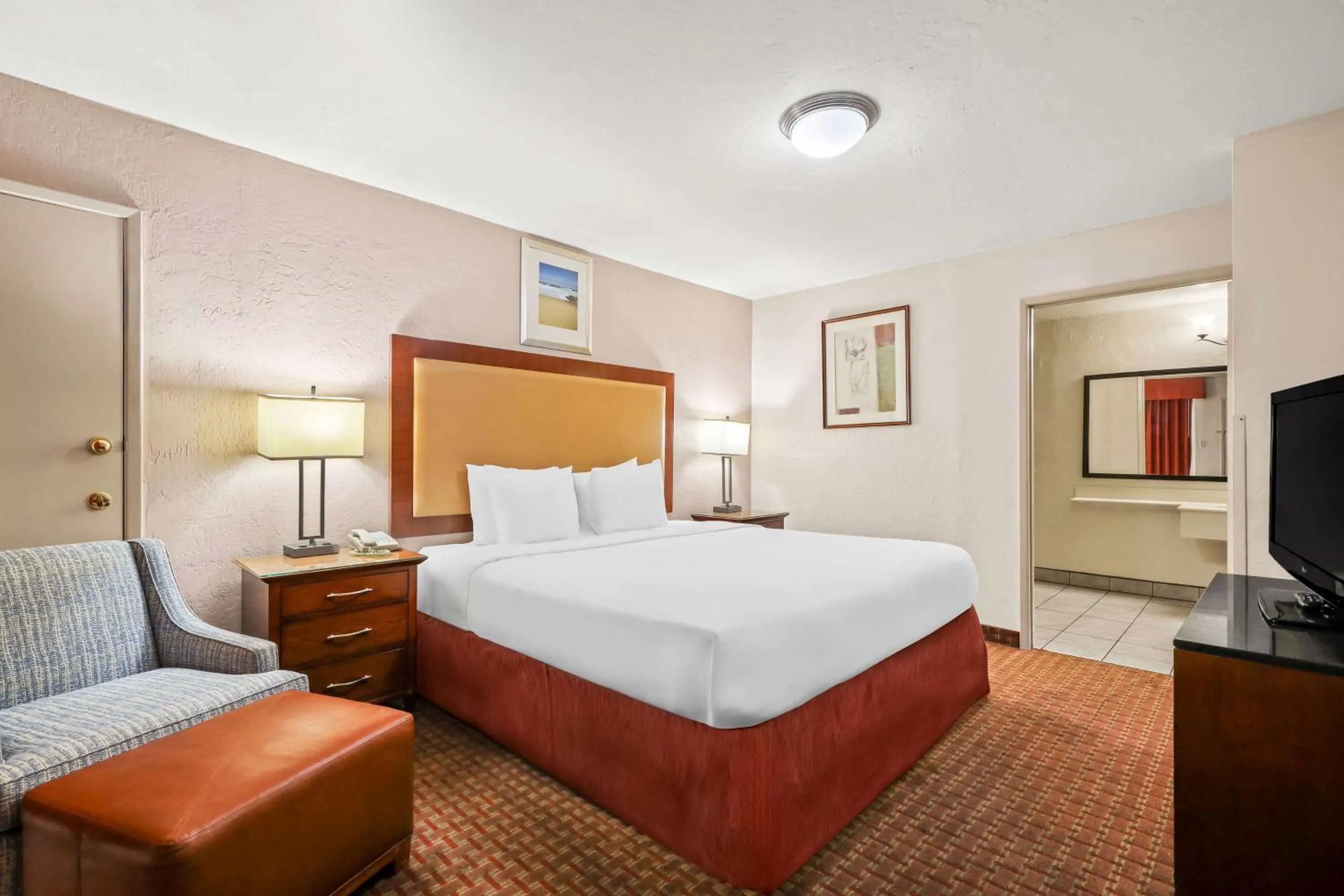 Bedroom in SureStay Hotel by Best Western Blythe