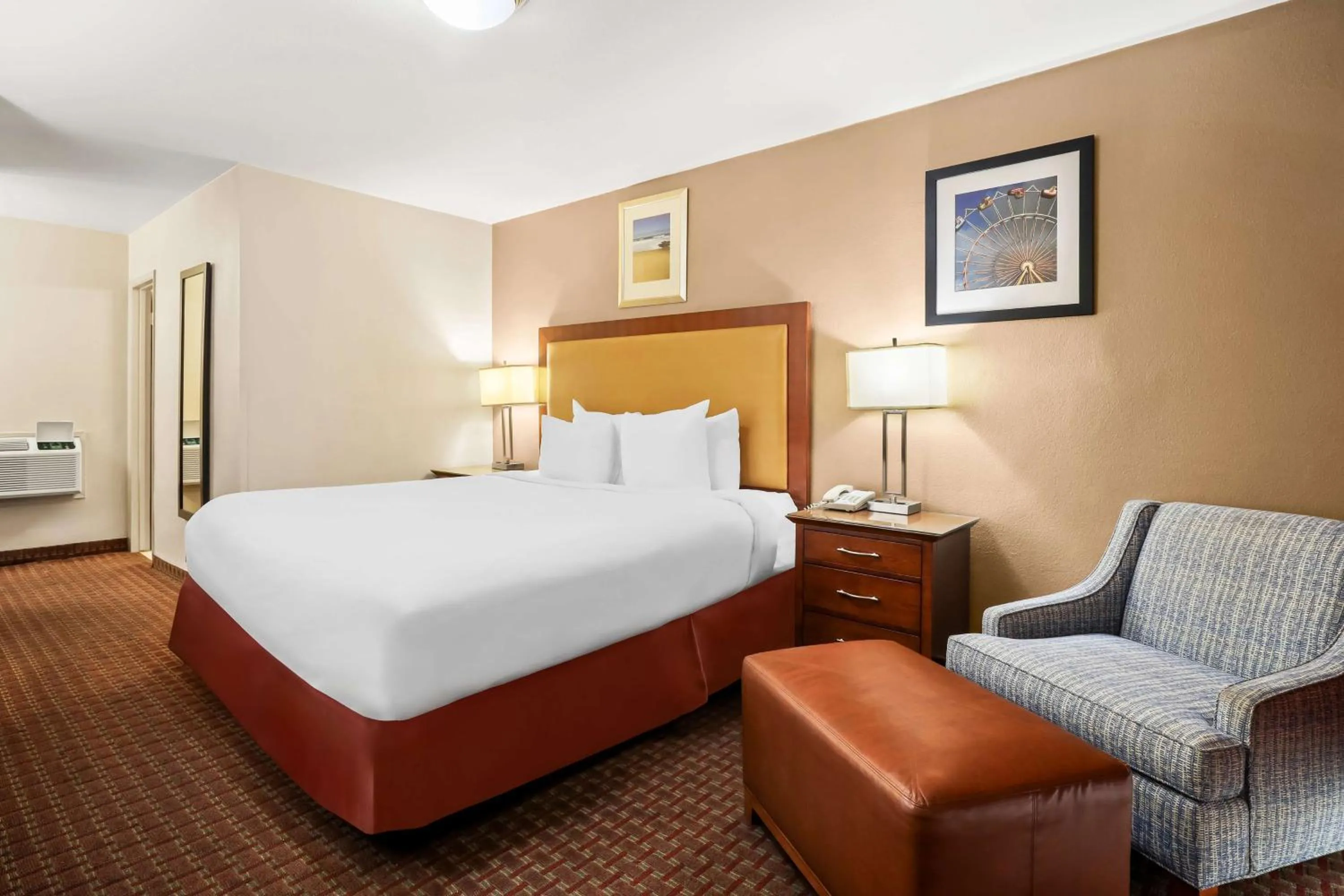 Bedroom in SureStay Hotel by Best Western Blythe