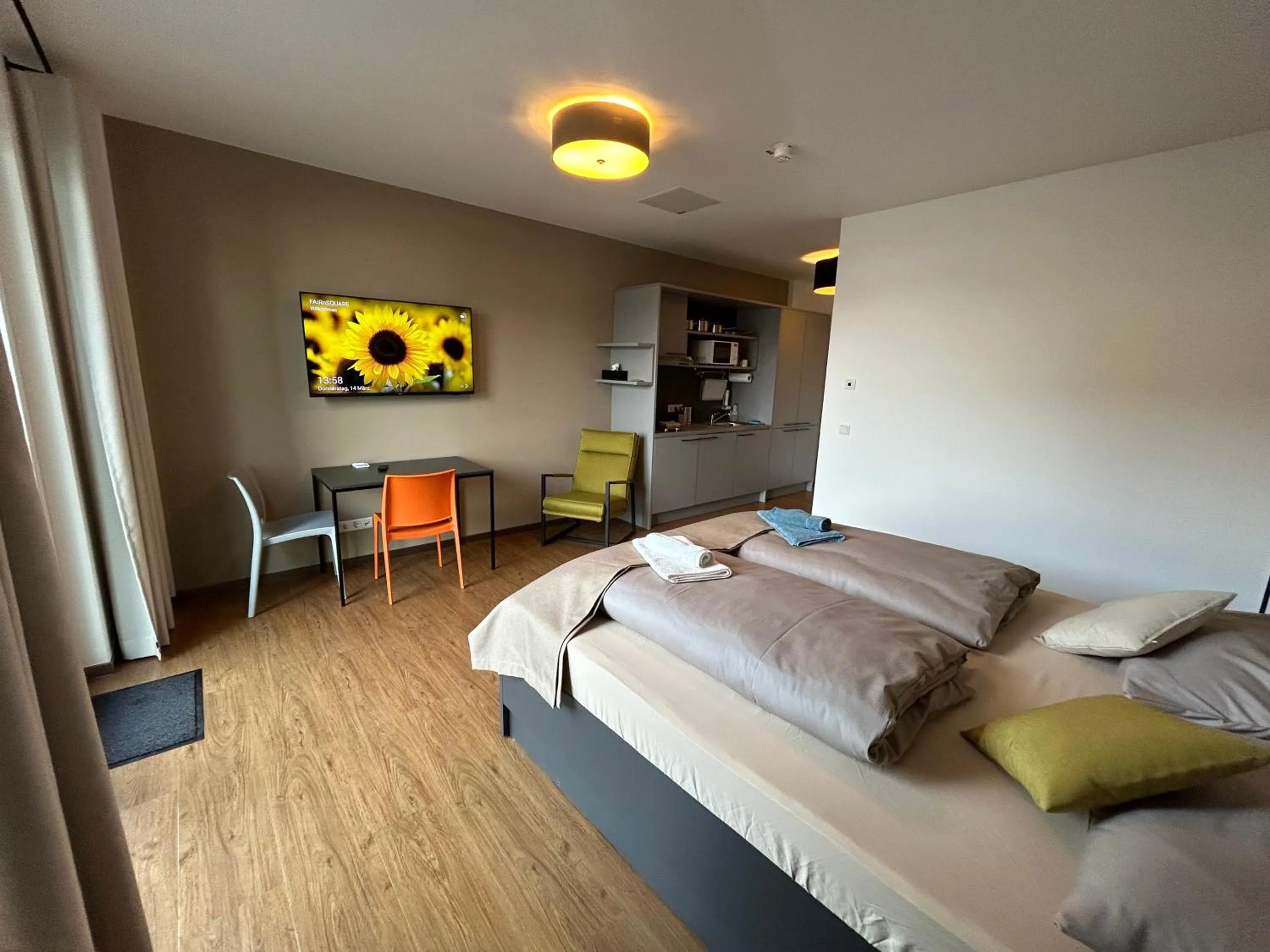 Seating area, Bed in Fair n Square Hotel 24 Stunden Self-Check In