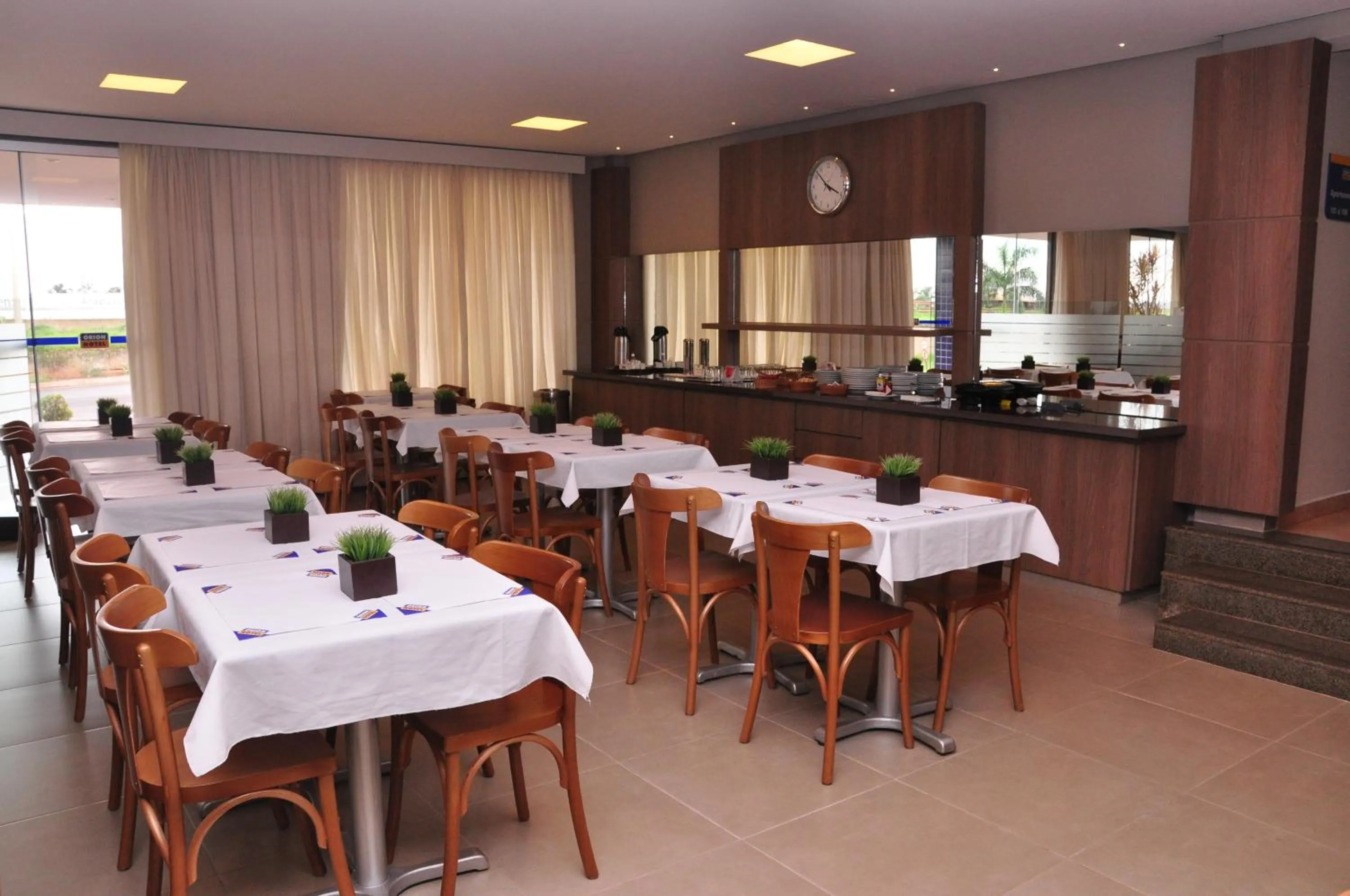 Restaurant/places to eat in Orion Inn Hotel