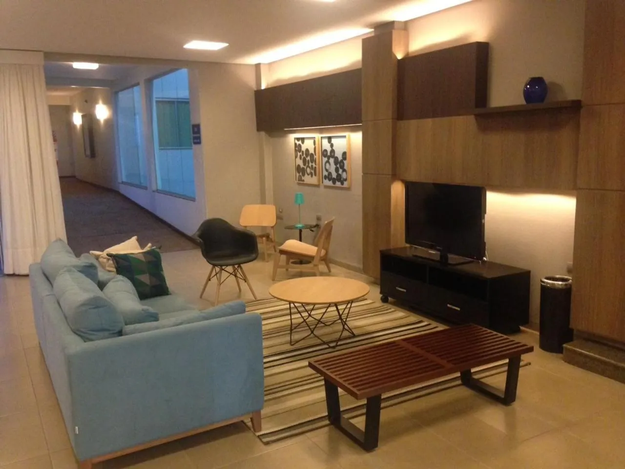 Communal lounge/ TV room in Orion Inn Hotel