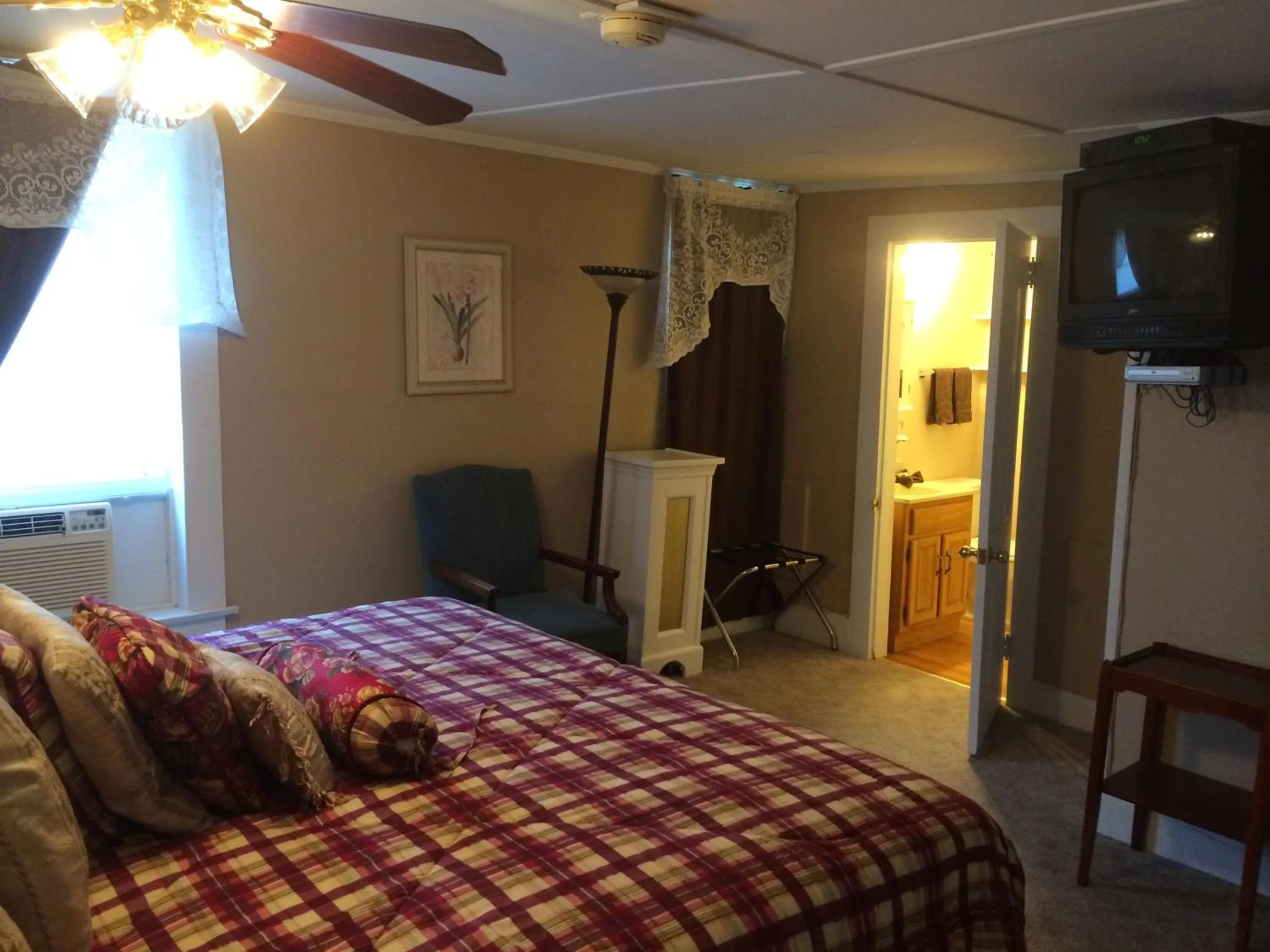 Day in The Tunnicliff Inn