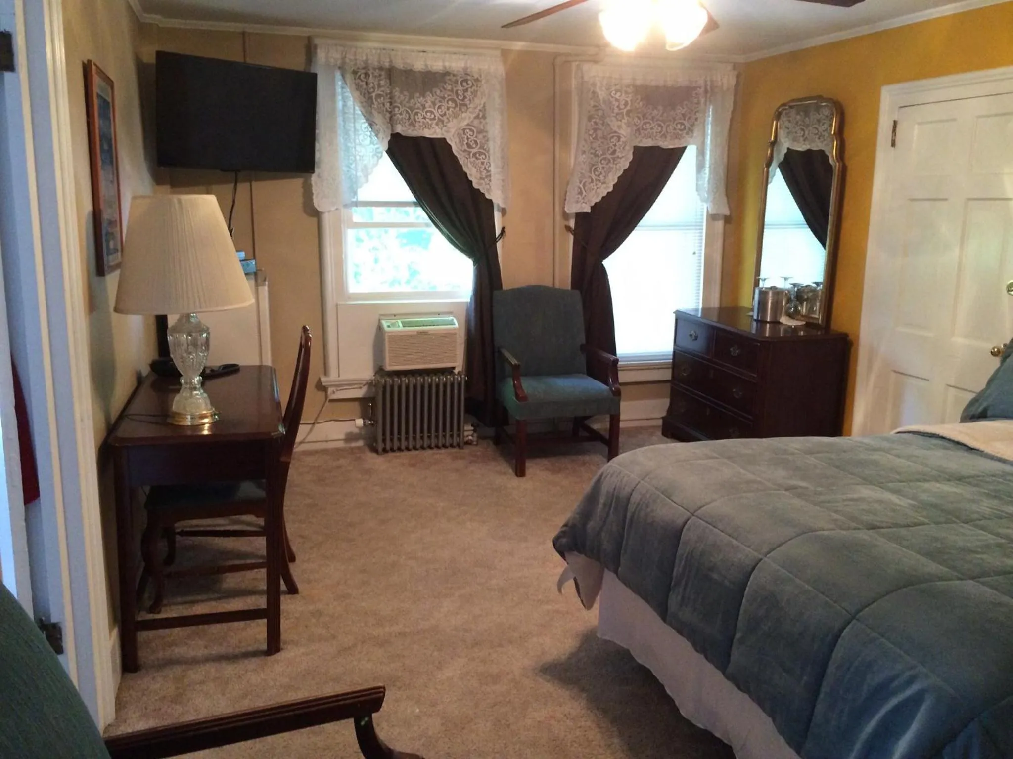 TV and multimedia in The Tunnicliff Inn