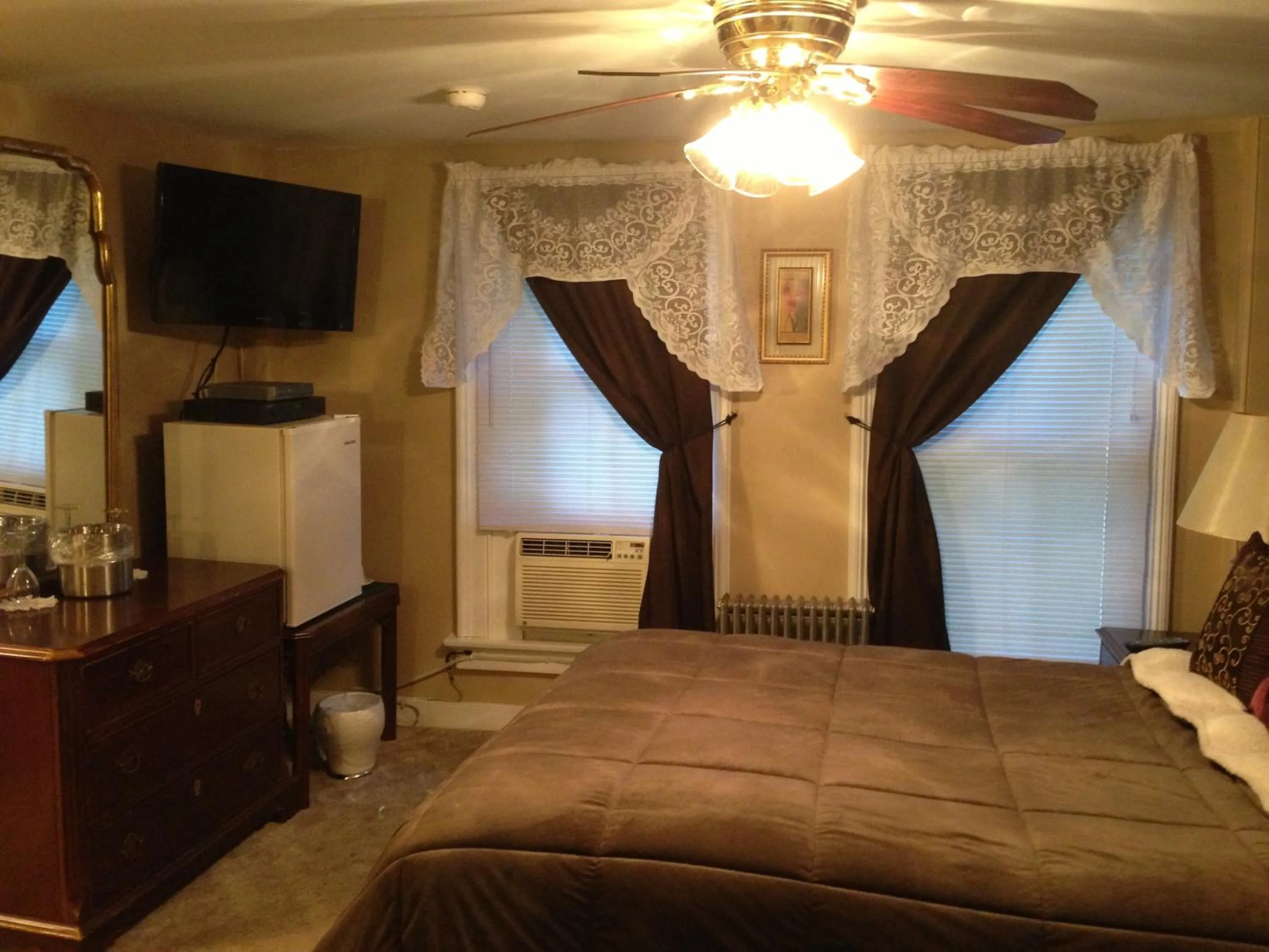 Day in The Tunnicliff Inn