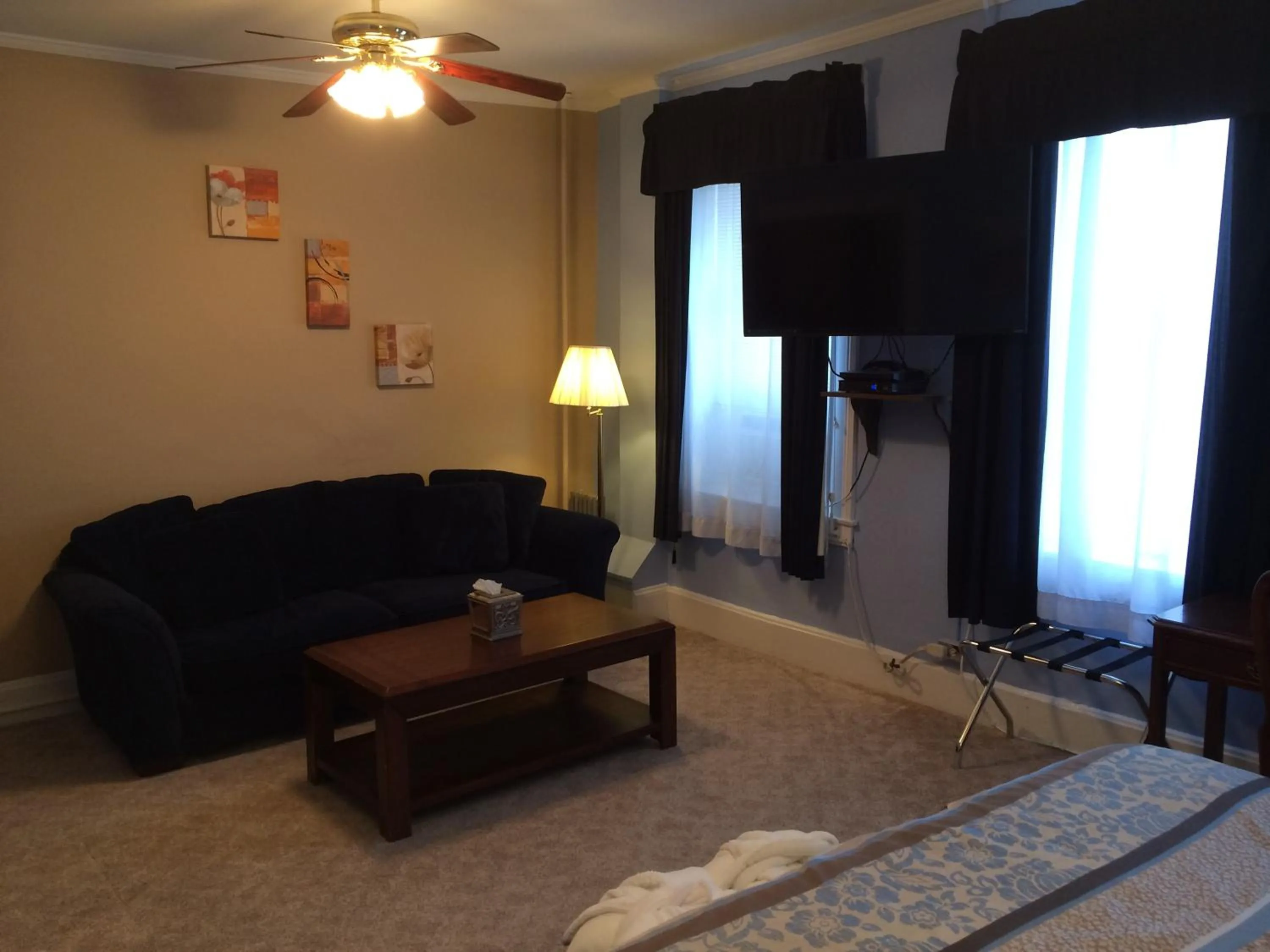 Day in The Tunnicliff Inn