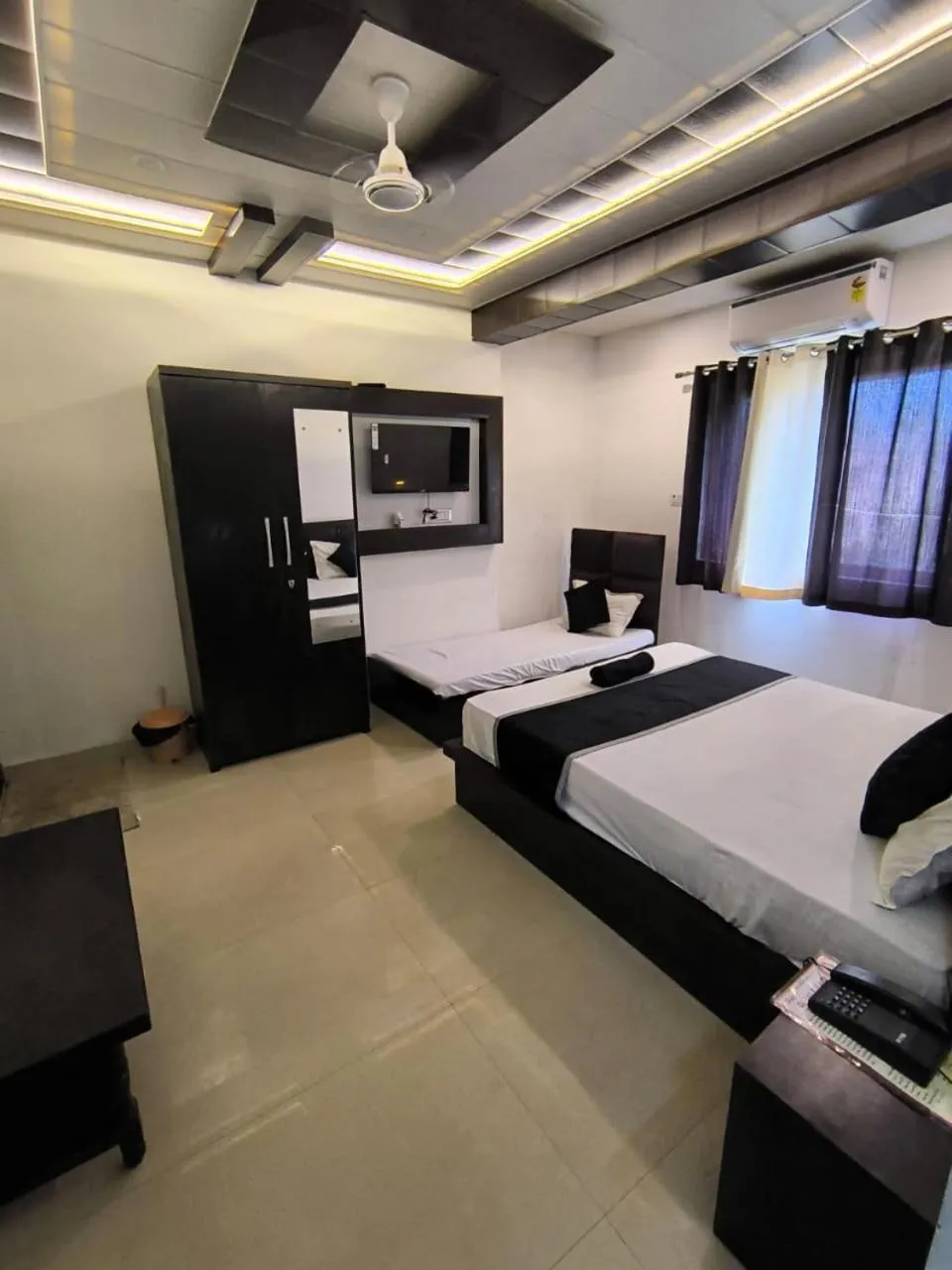 Bed in Hotel Goyal Palace