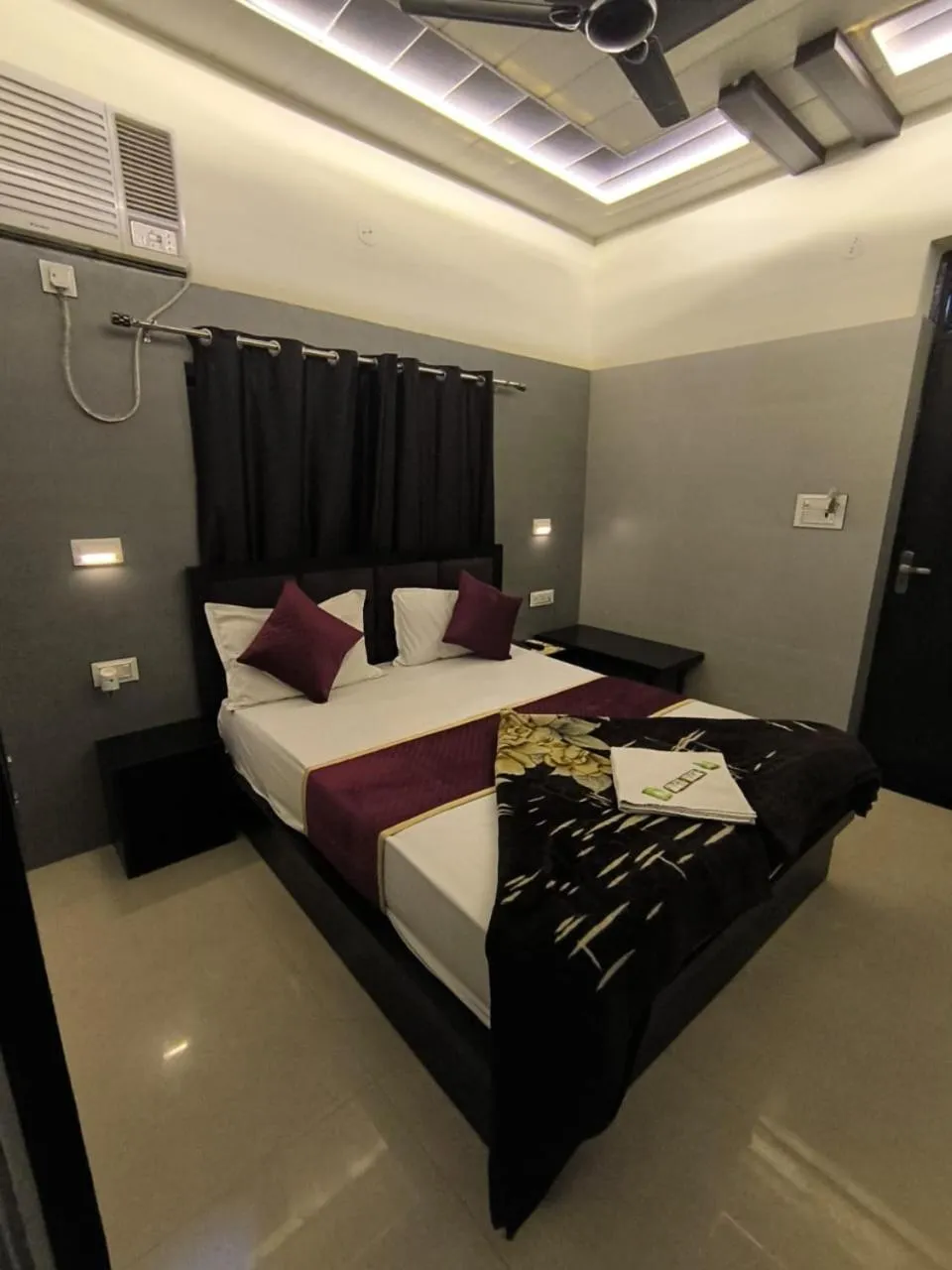 Bed in Hotel Goyal Palace