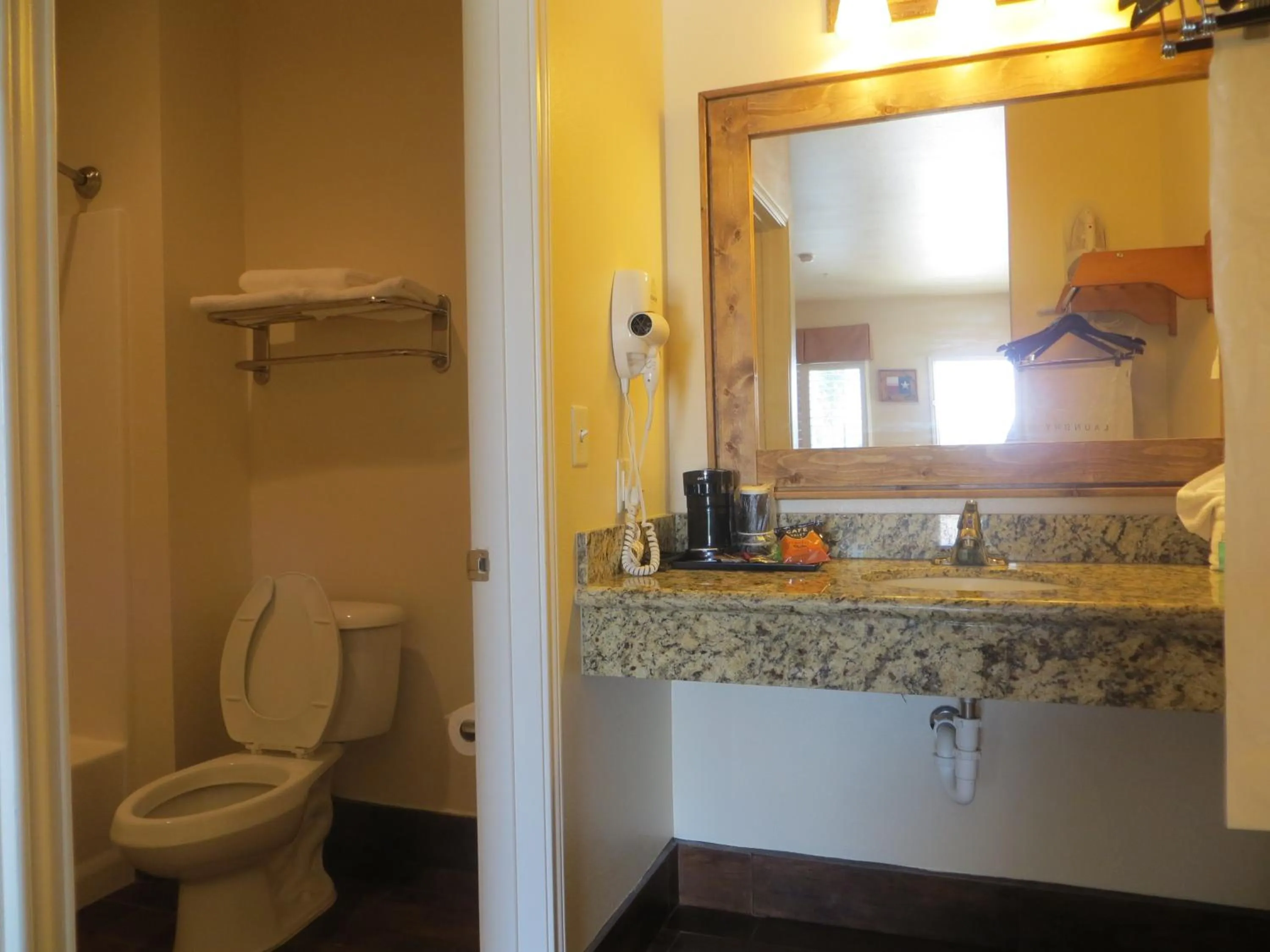 Bathroom in Hotel Texas Cuero