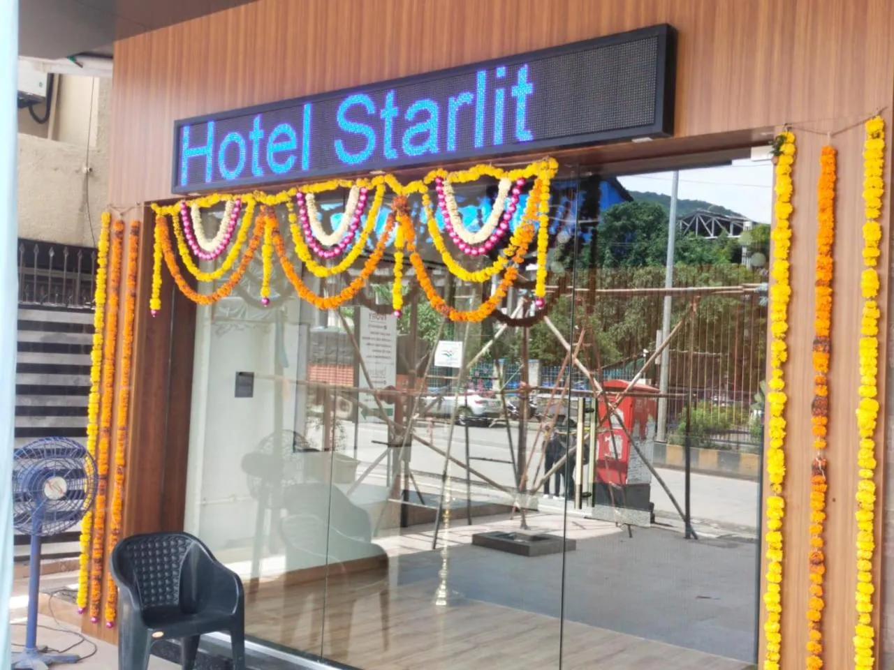 Facade/entrance in Hotel Starlit
