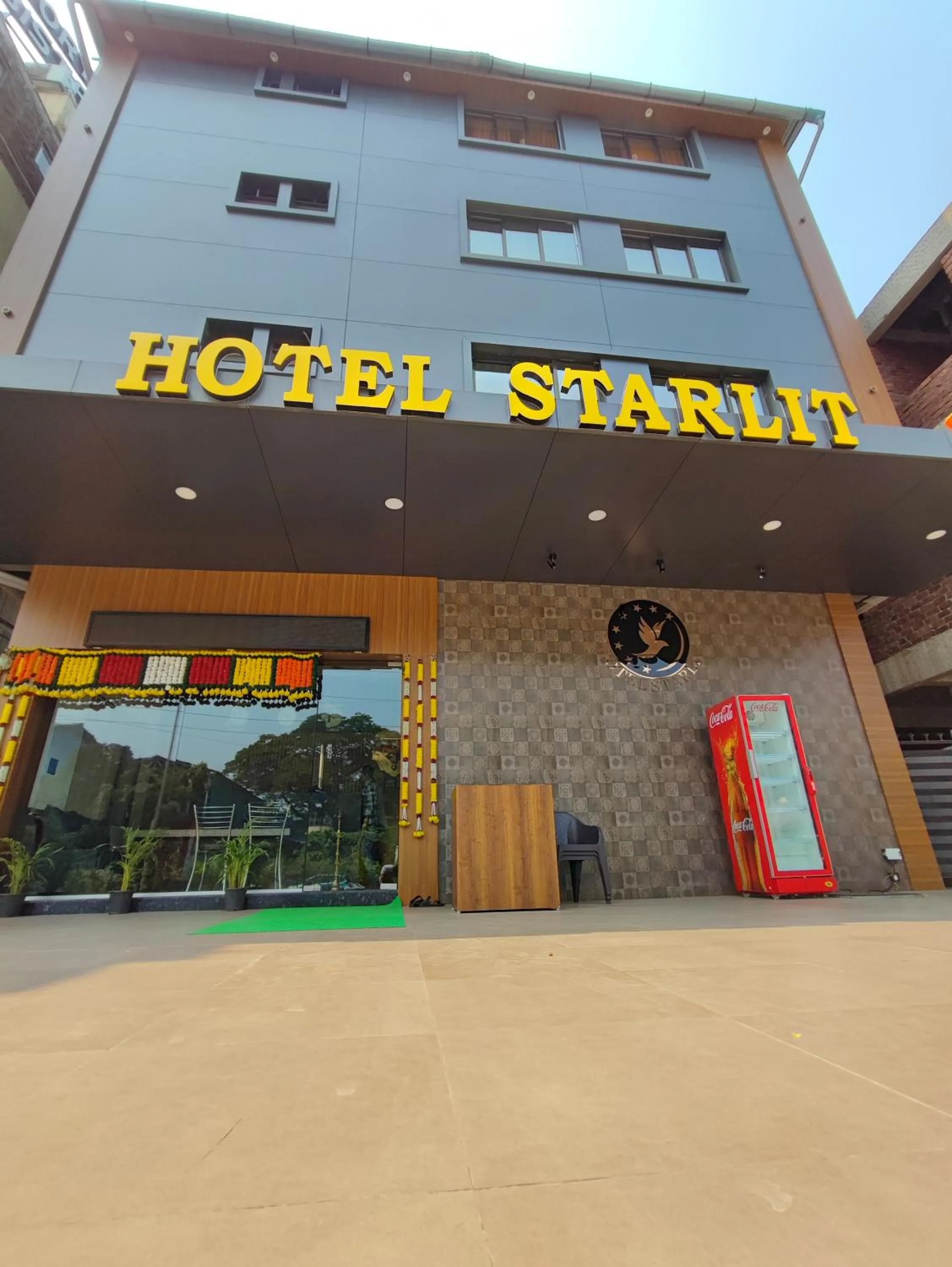 Facade/entrance in Hotel Starlit