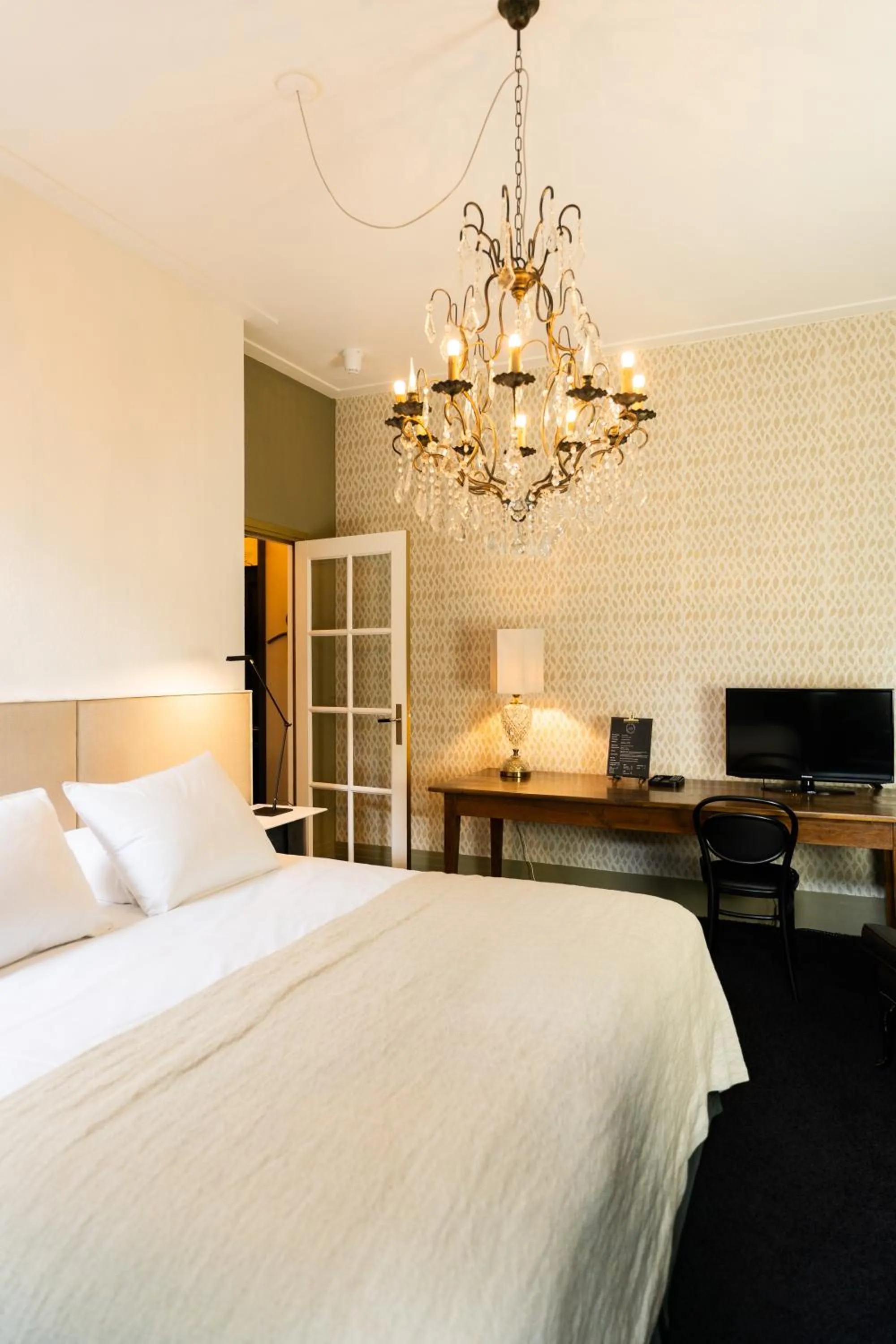 Bedroom, Bed in Boutique hotel Villa Trompenberg