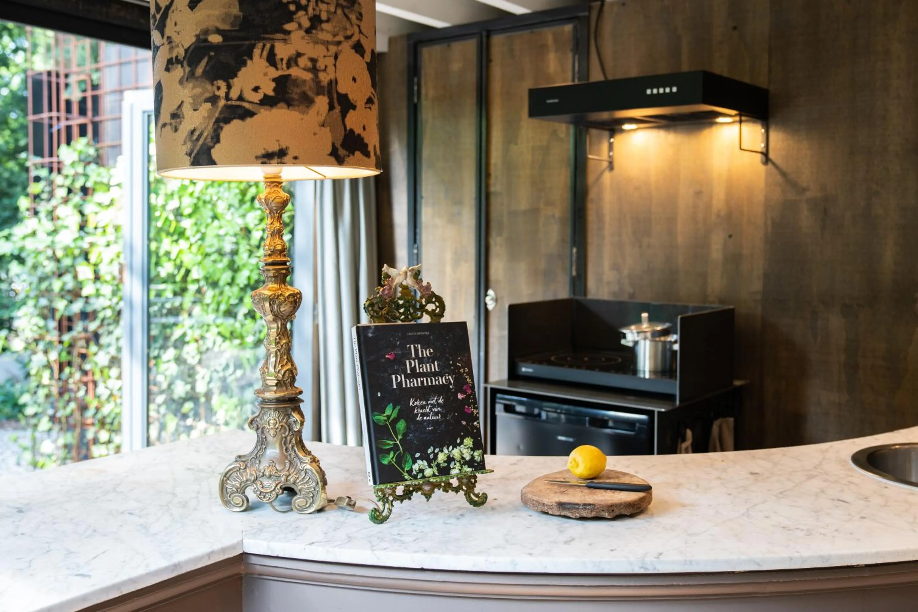 Kitchen or kitchenette in Boutique hotel Villa Trompenberg