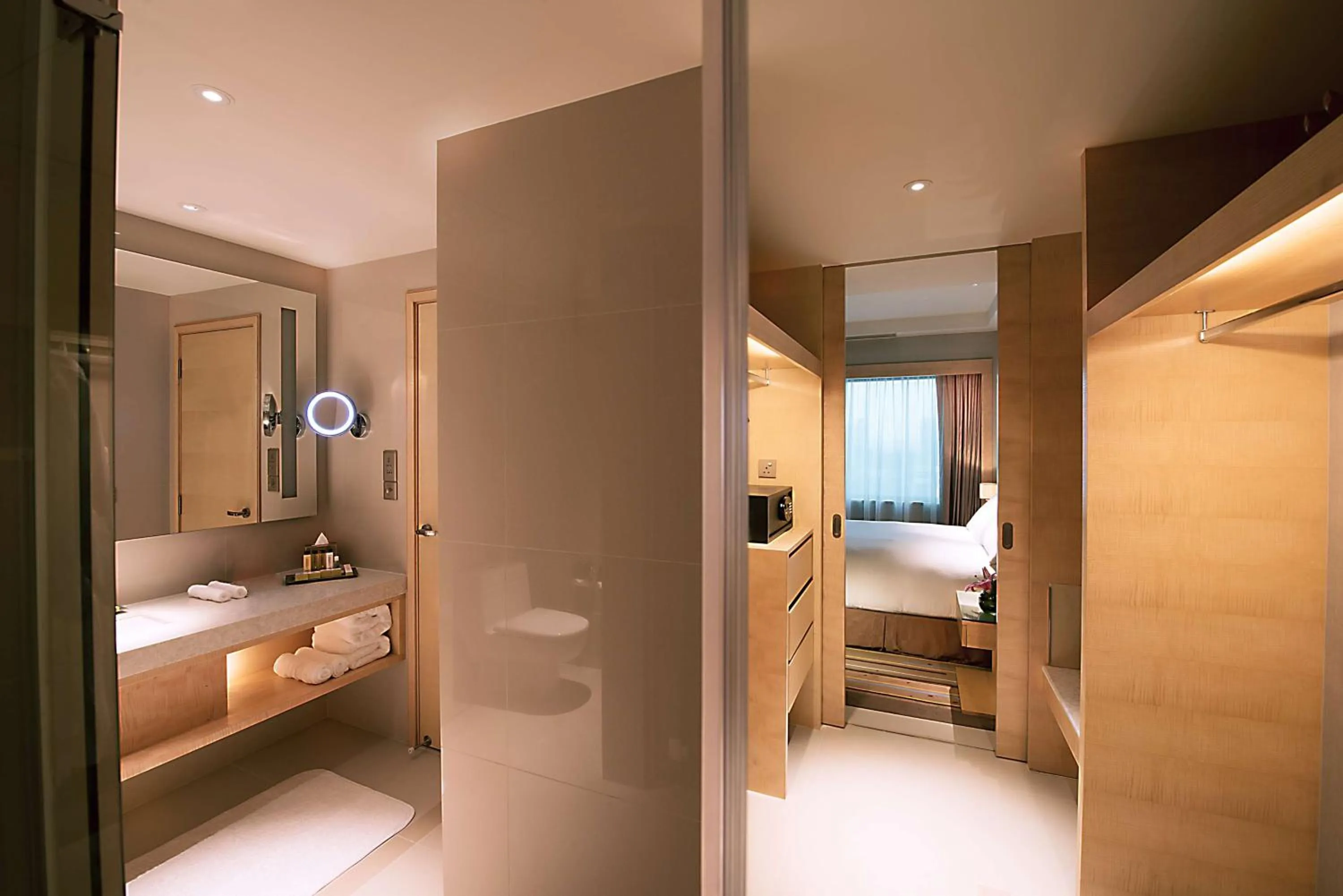 Bathroom, Bed in DoubleTree by Hilton Johor Bahru