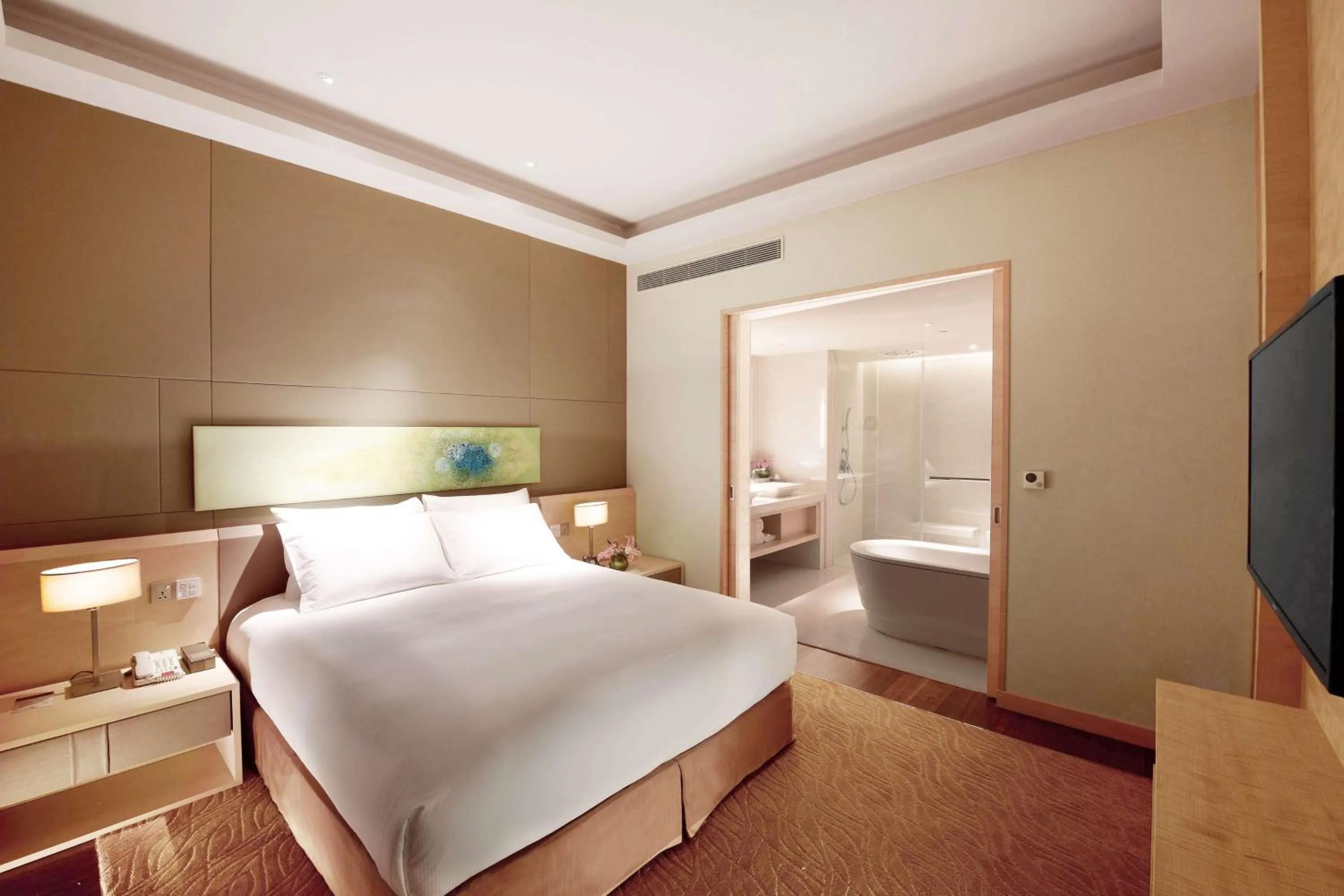 Bed in DoubleTree by Hilton Johor Bahru