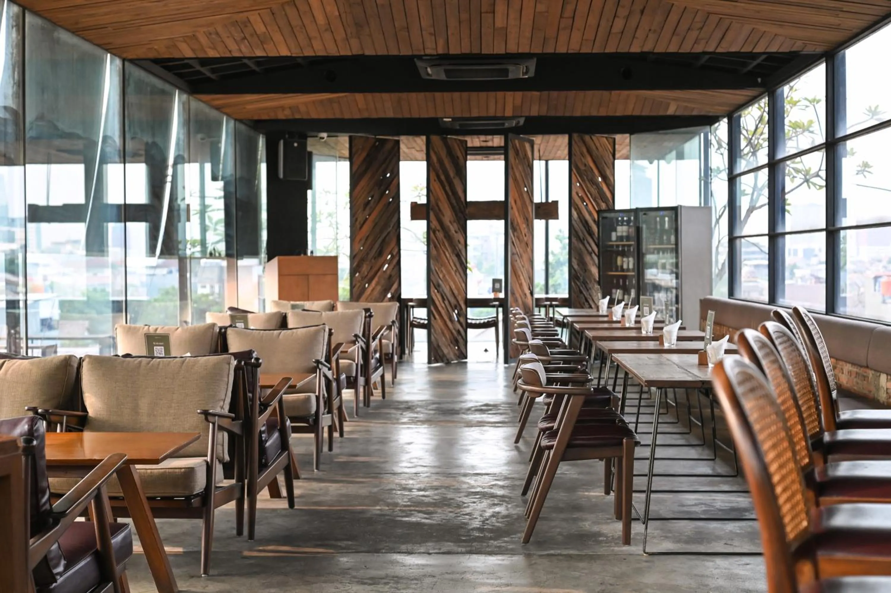 Restaurant/places to eat in Miers Kuningan, ARTOTEL Curated
