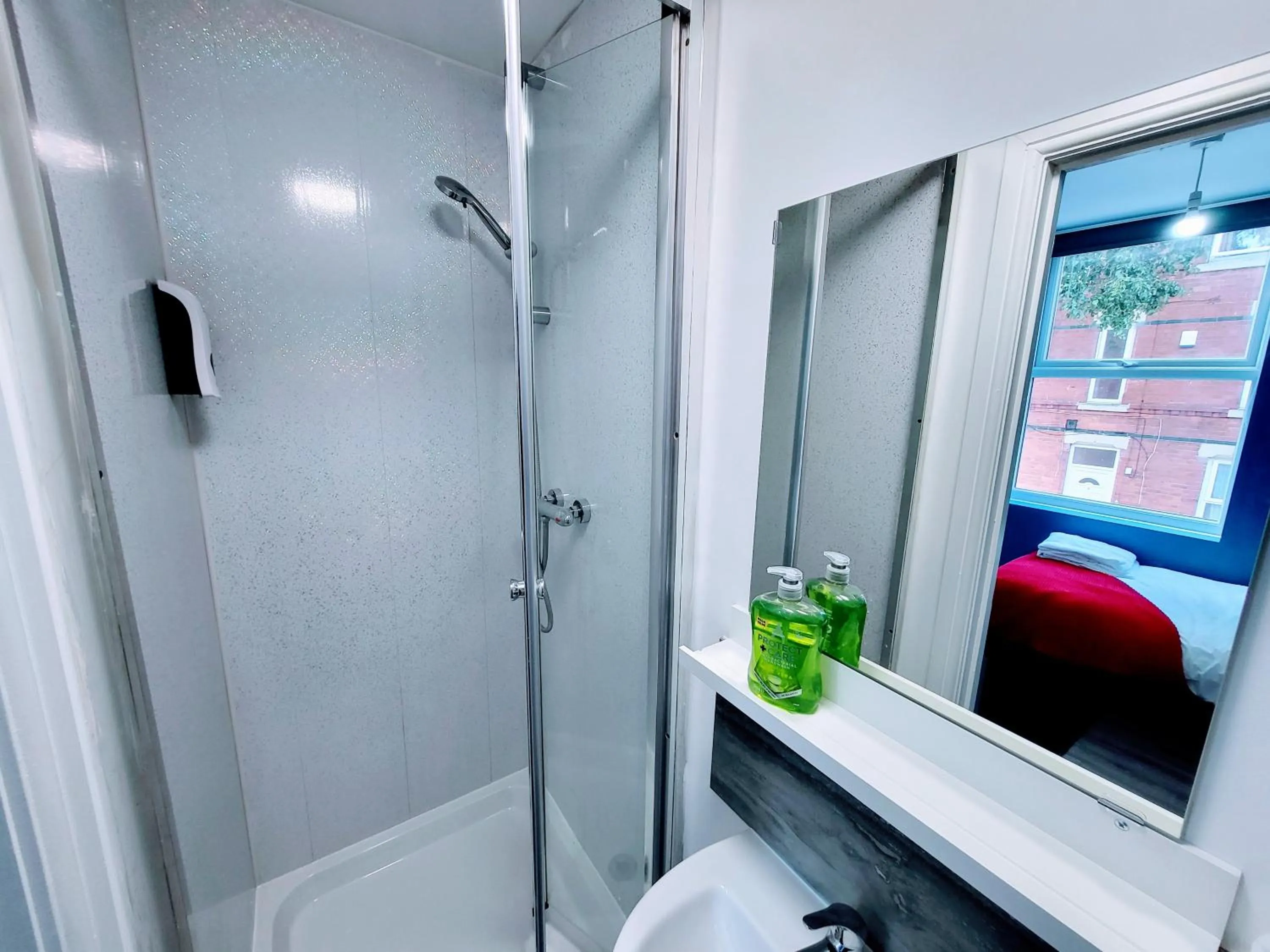 Shower in Berridge Solo Stays - NG7