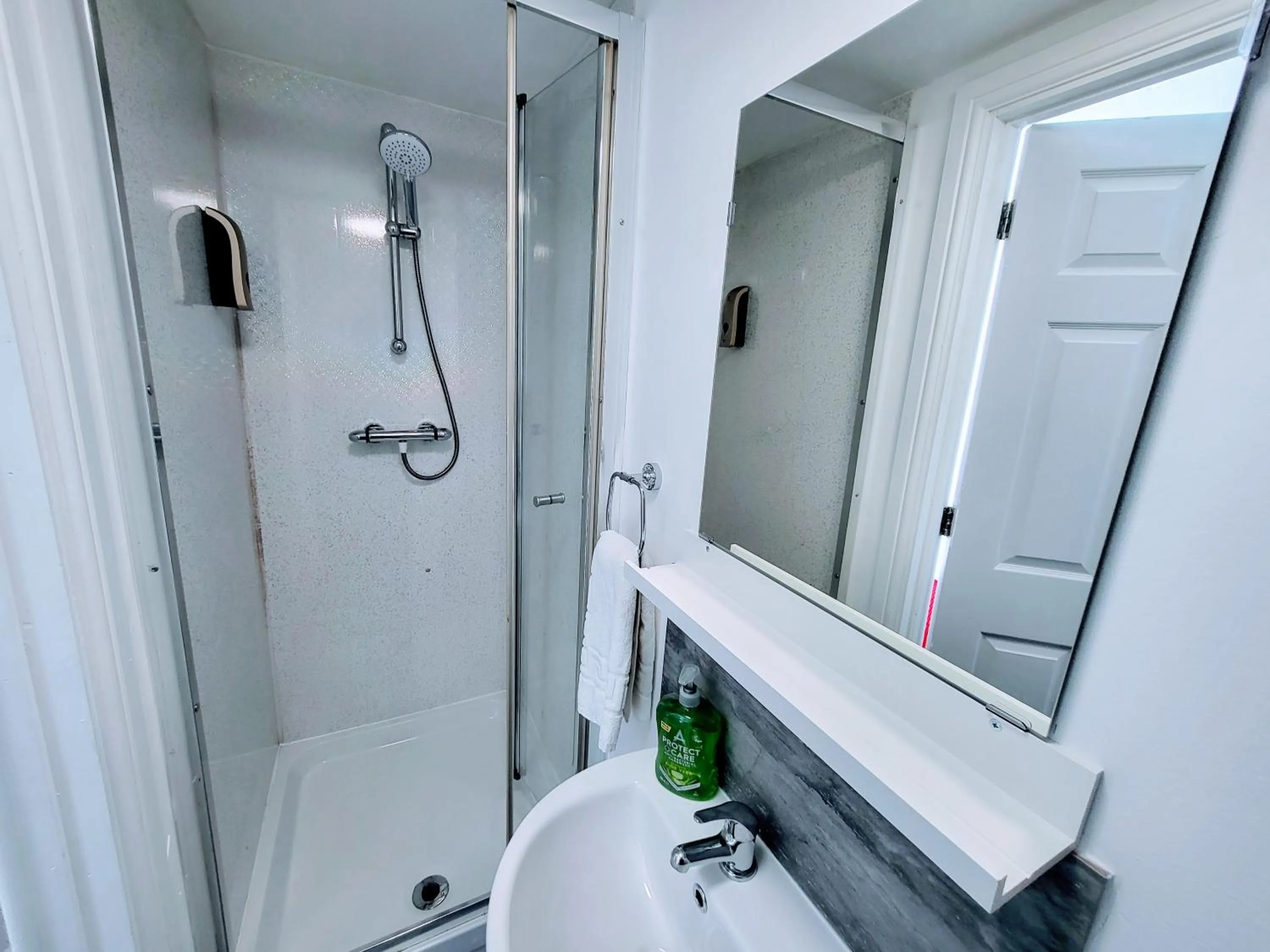 Shower in Berridge Solo Stays - NG7