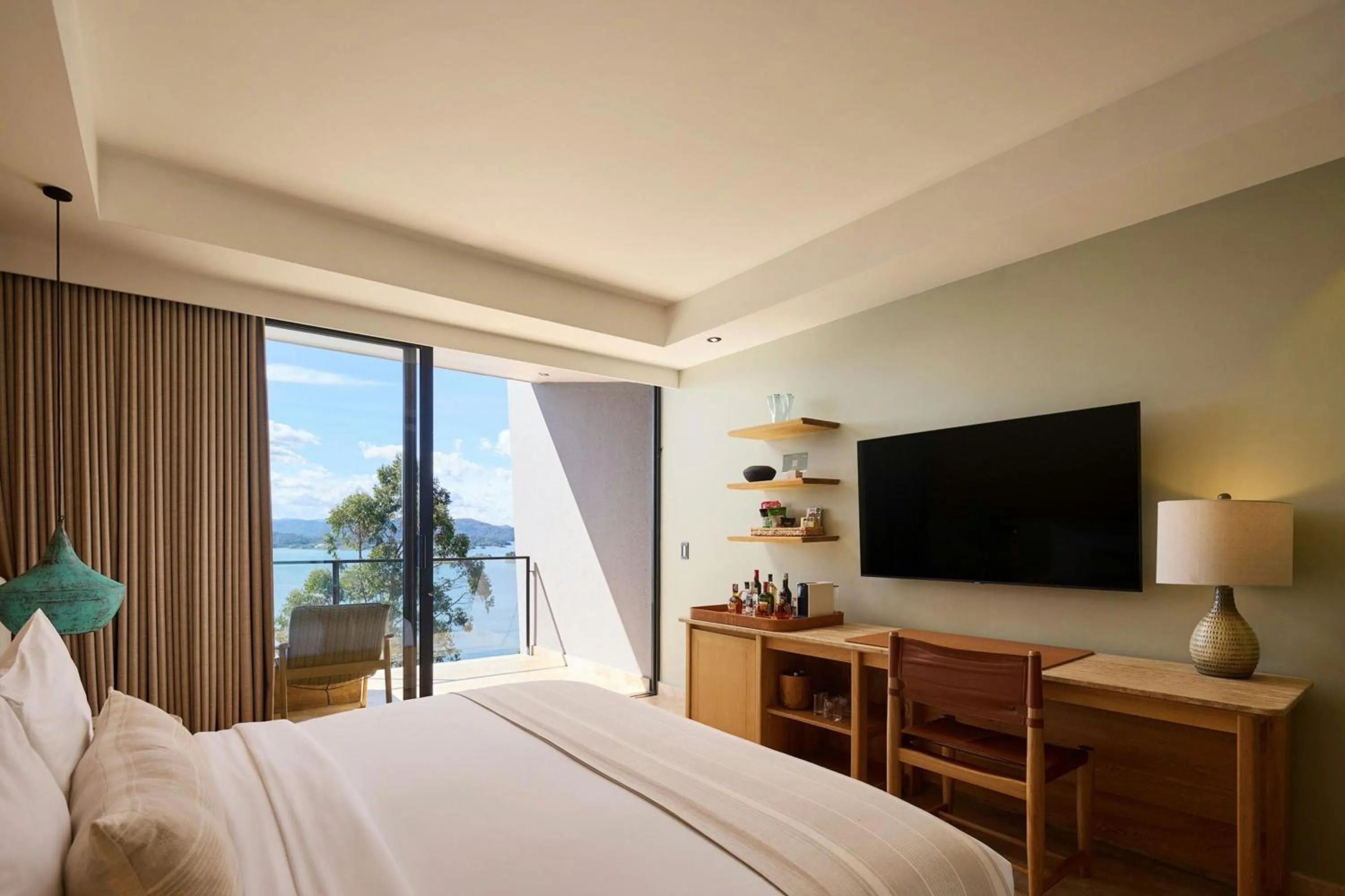 Photo of the whole room, Bed in The Brown, Guatape, Autograph Collection