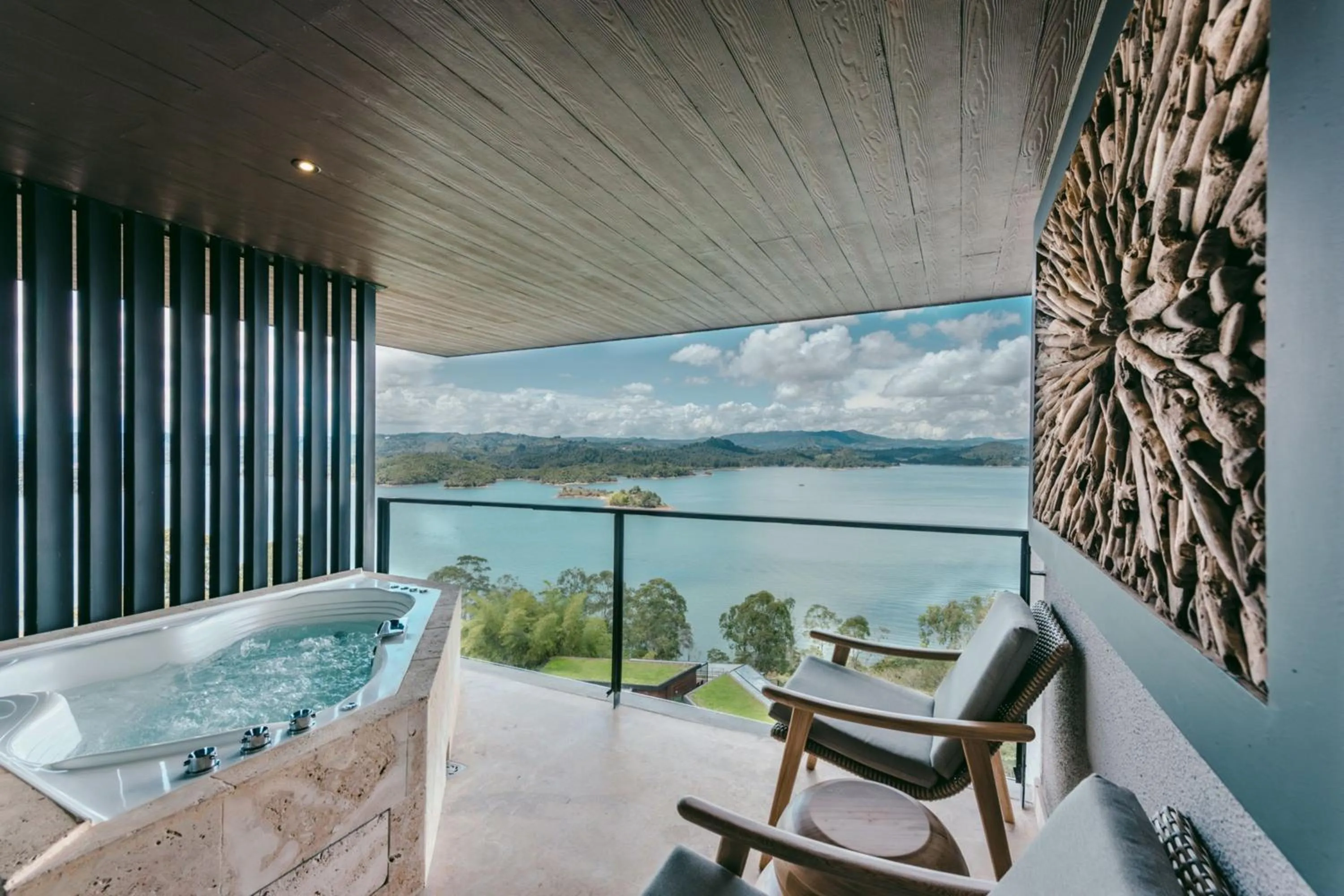 Photo of the whole room in Luxé by The Charlee