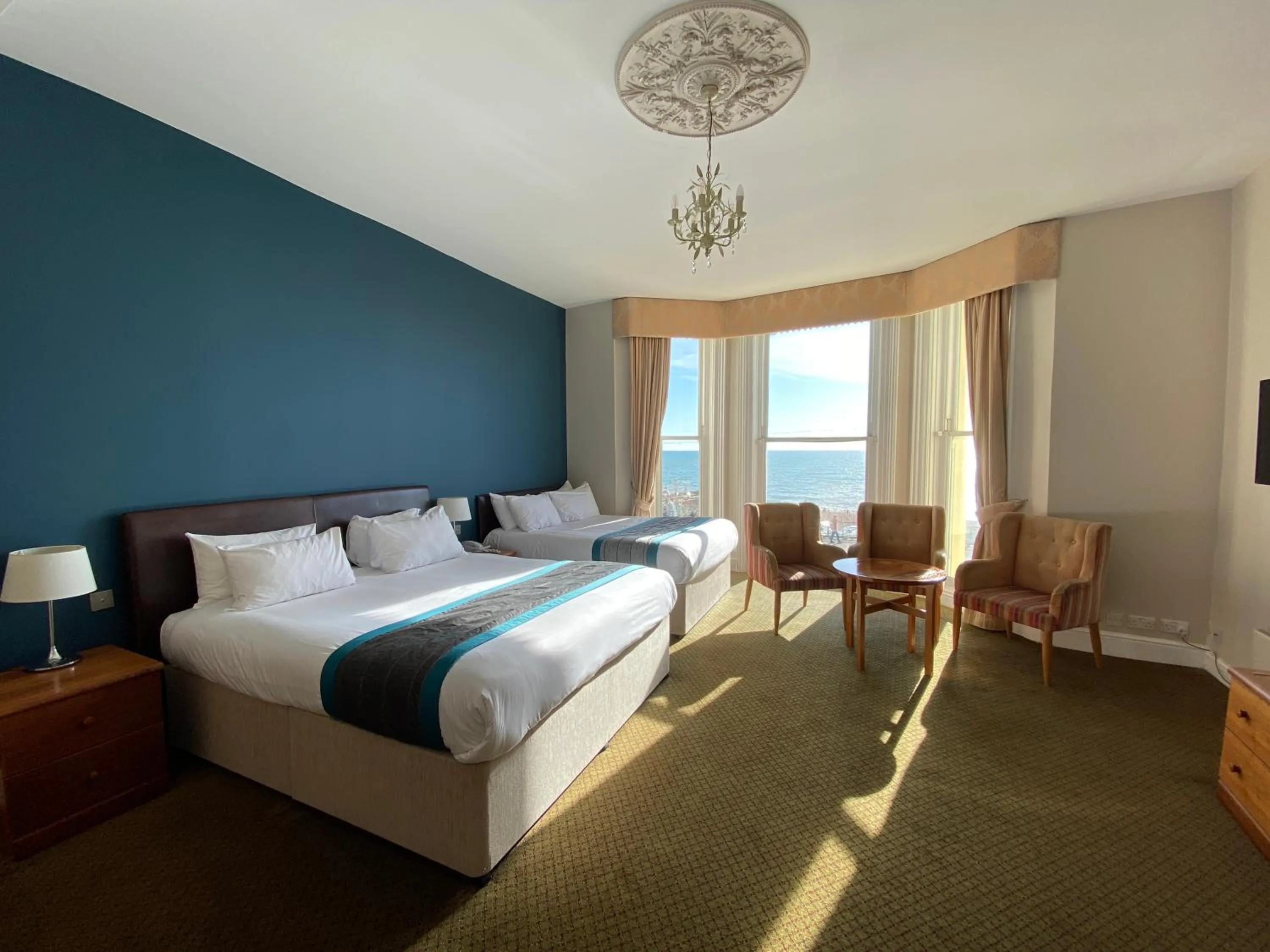 Bedroom, Bed in Queens Hotel & Spa