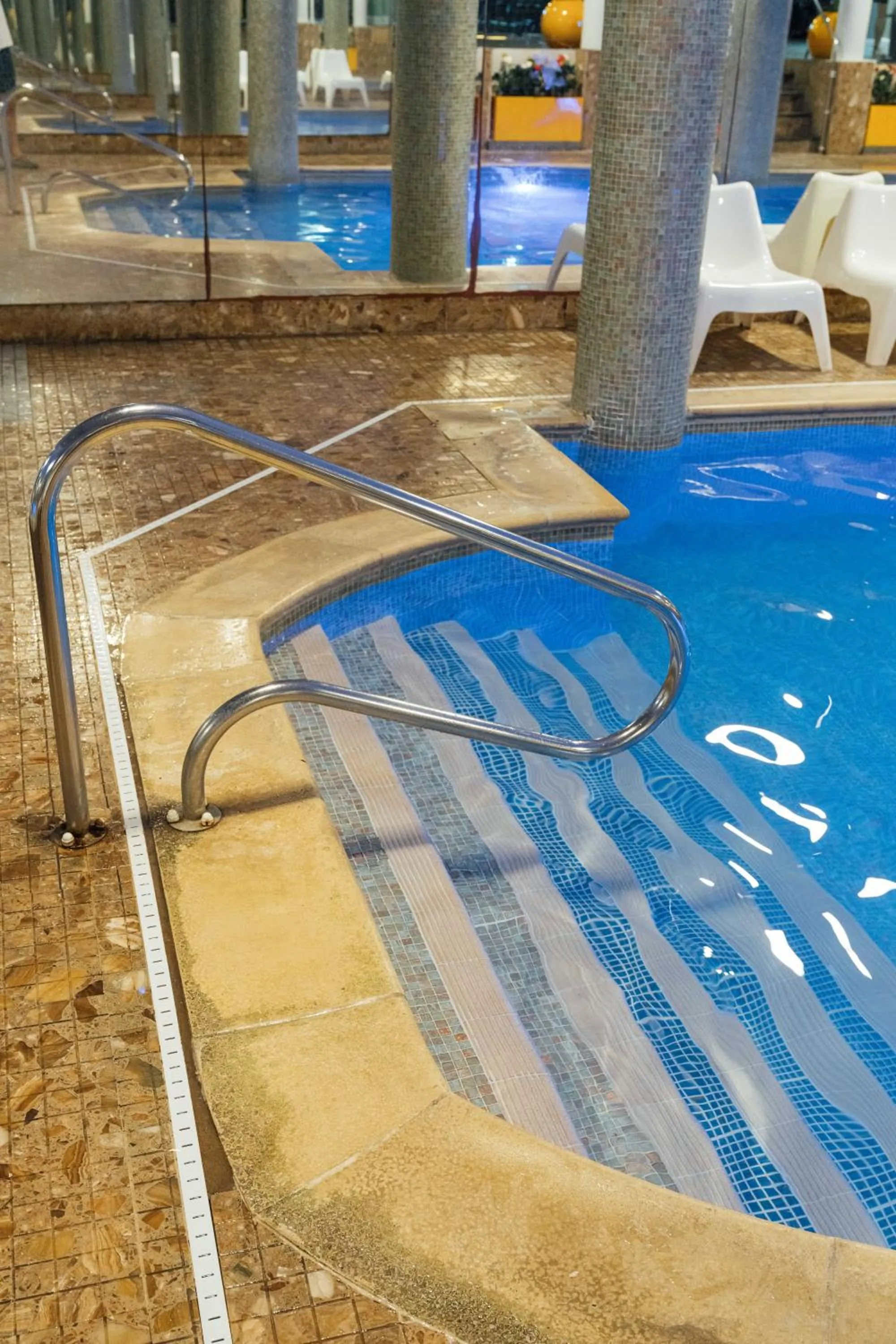 Swimming pool in Queens Hotel & Spa