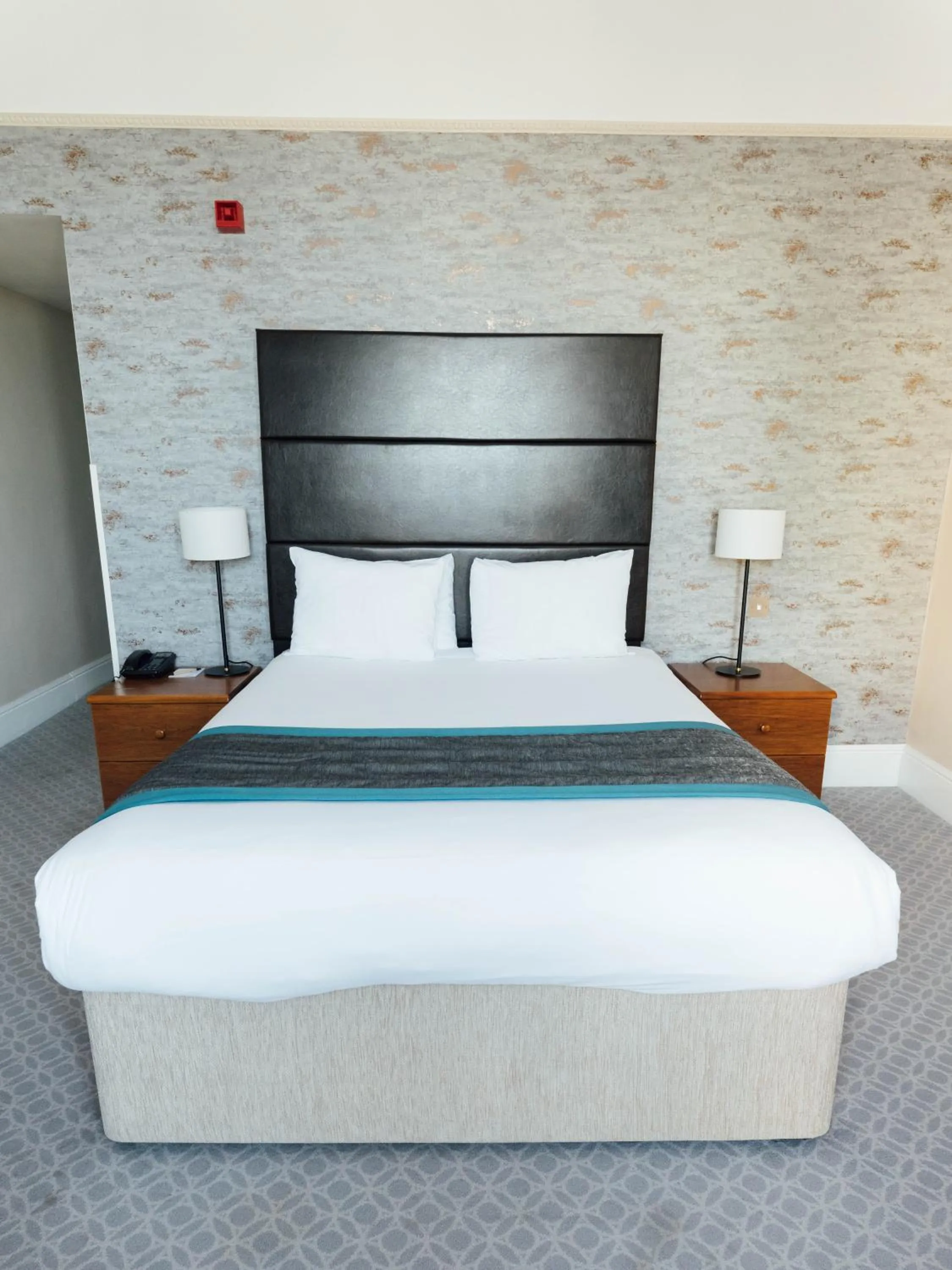 Bed in Queens Hotel & Spa