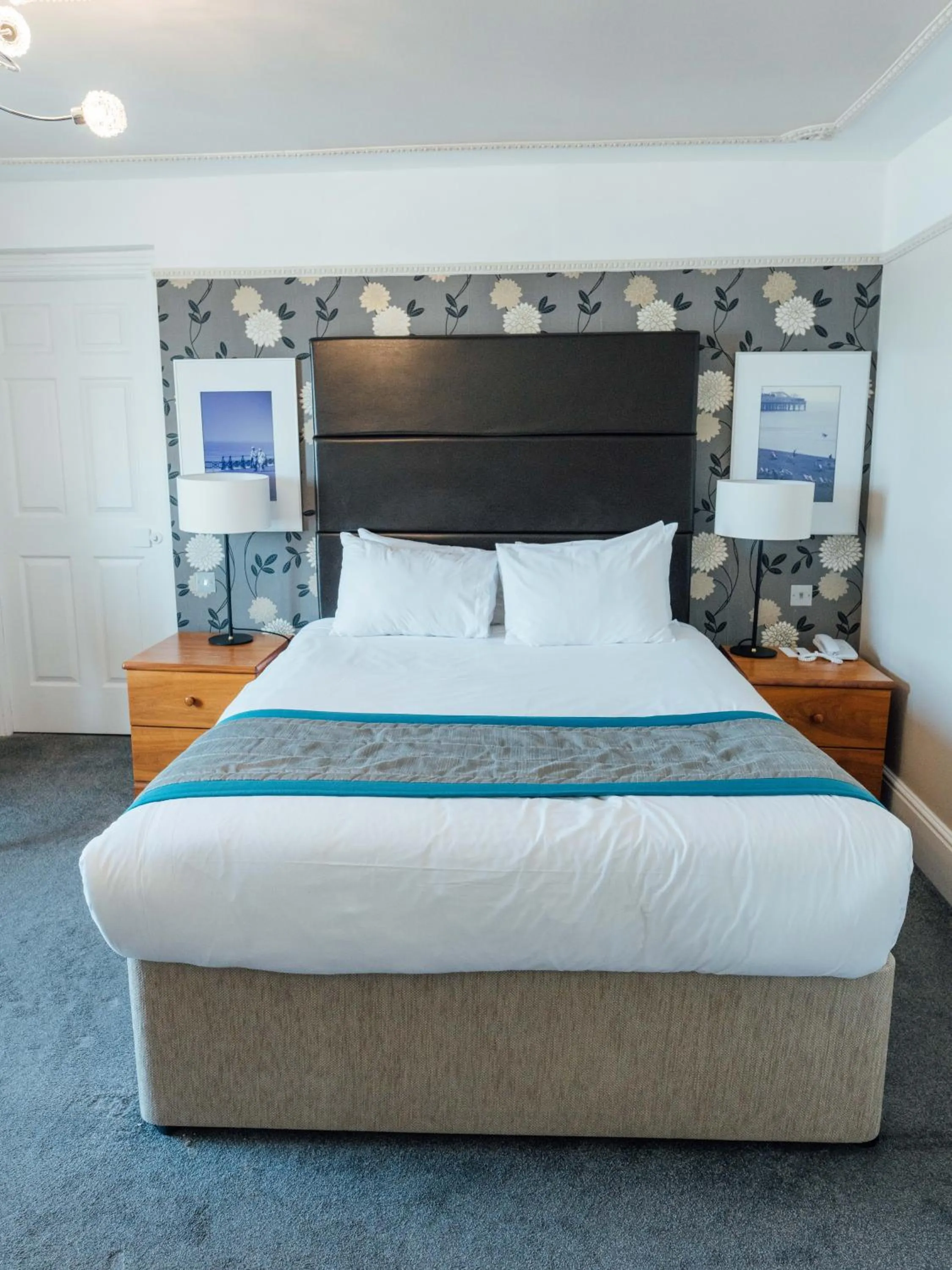 Bedroom, Bed in Queens Hotel & Spa