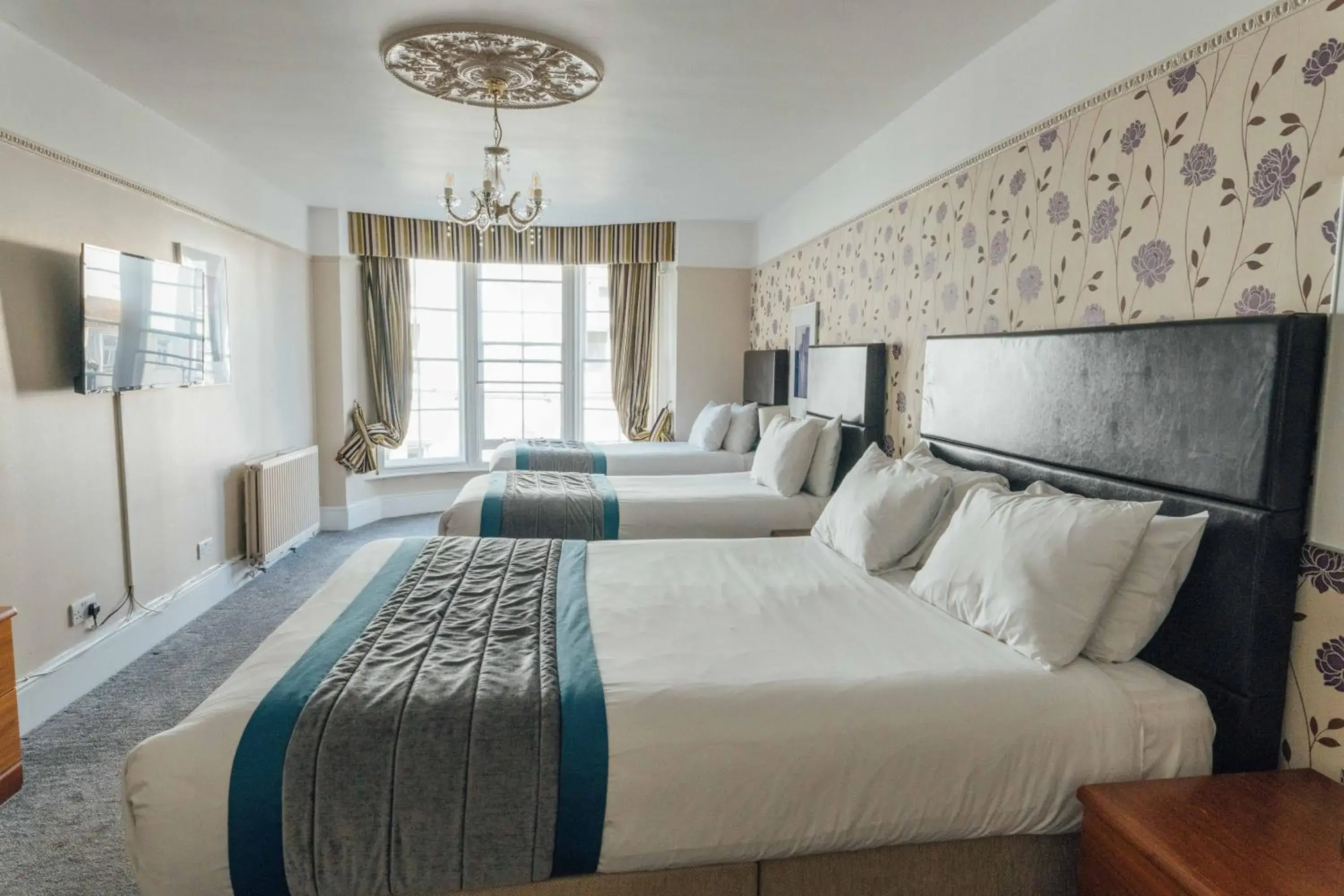 Family Room in Queens Hotel & Spa Family Room in Queens Hotel & Spa