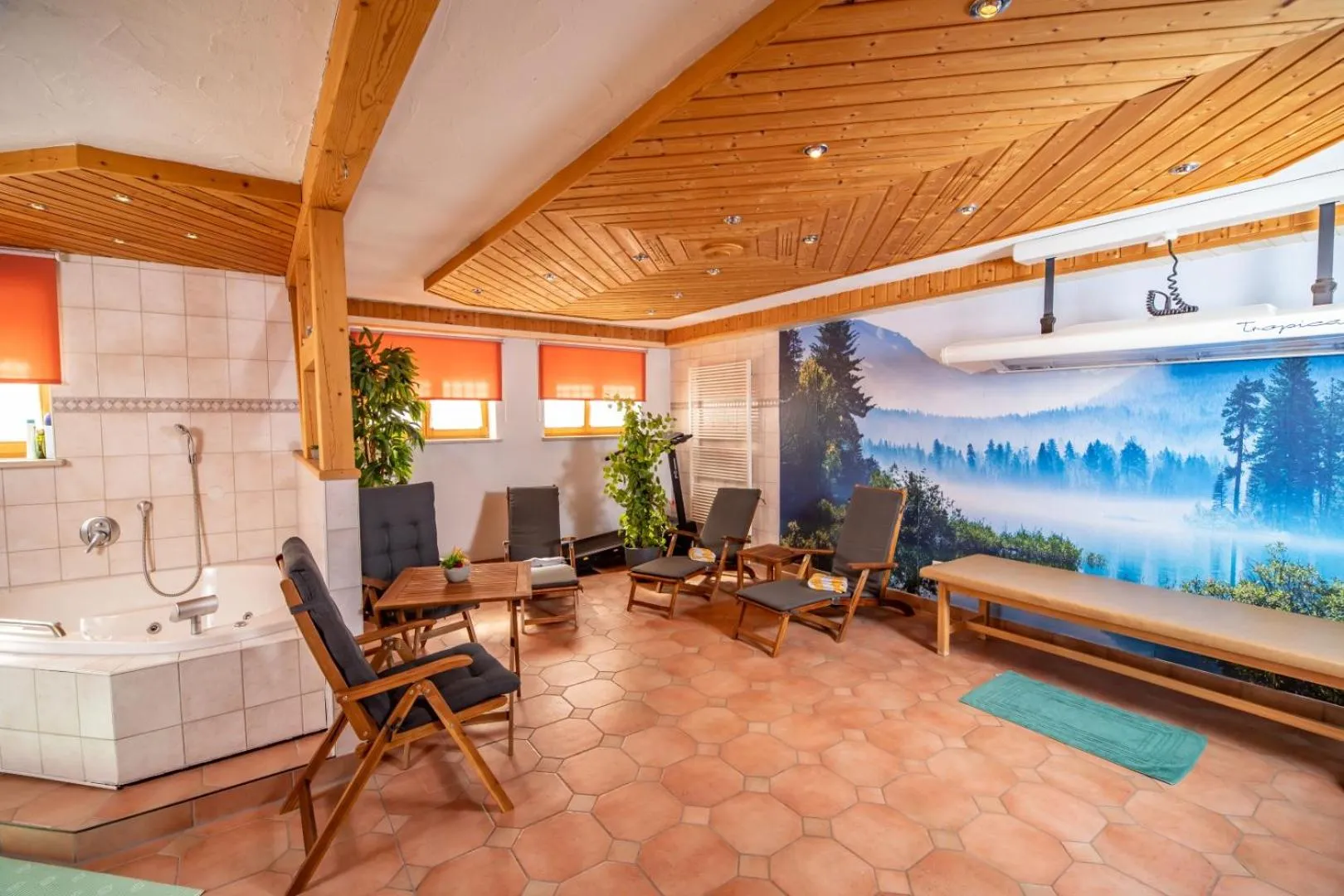 Hot Tub in Gasthof Schneiderwirt, Kipfenberg OT Hirnstetten