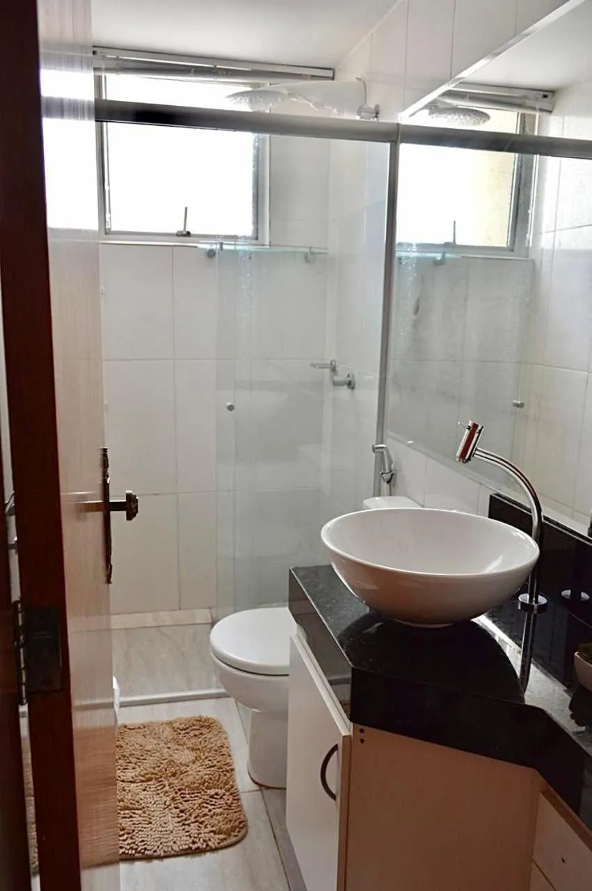 Bathroom in Ed Casablanca proximo a Av T63 shopping e parque