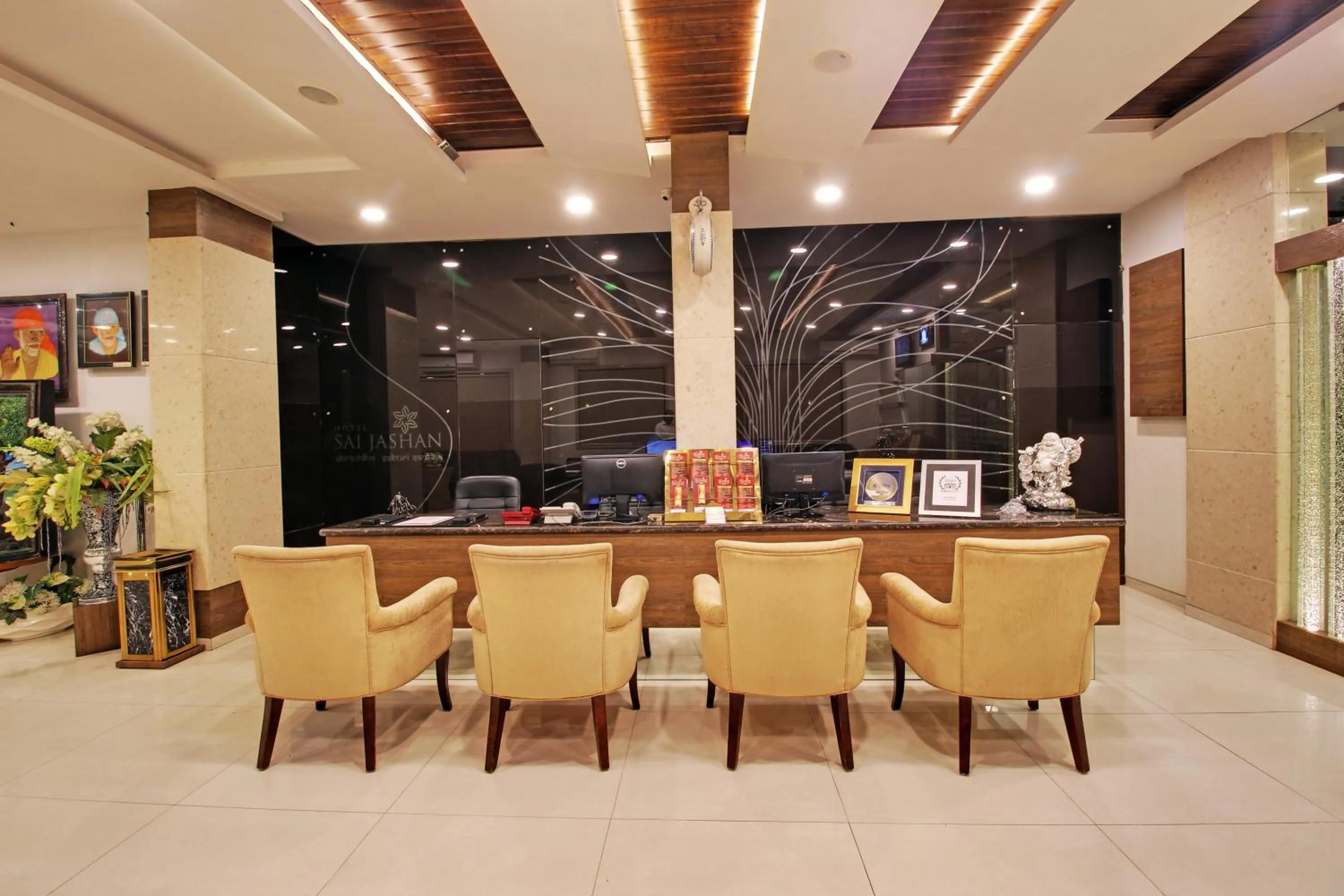 Lobby or reception in Hotel Sai Jashan Shirdi - Where blessings & comfort meet