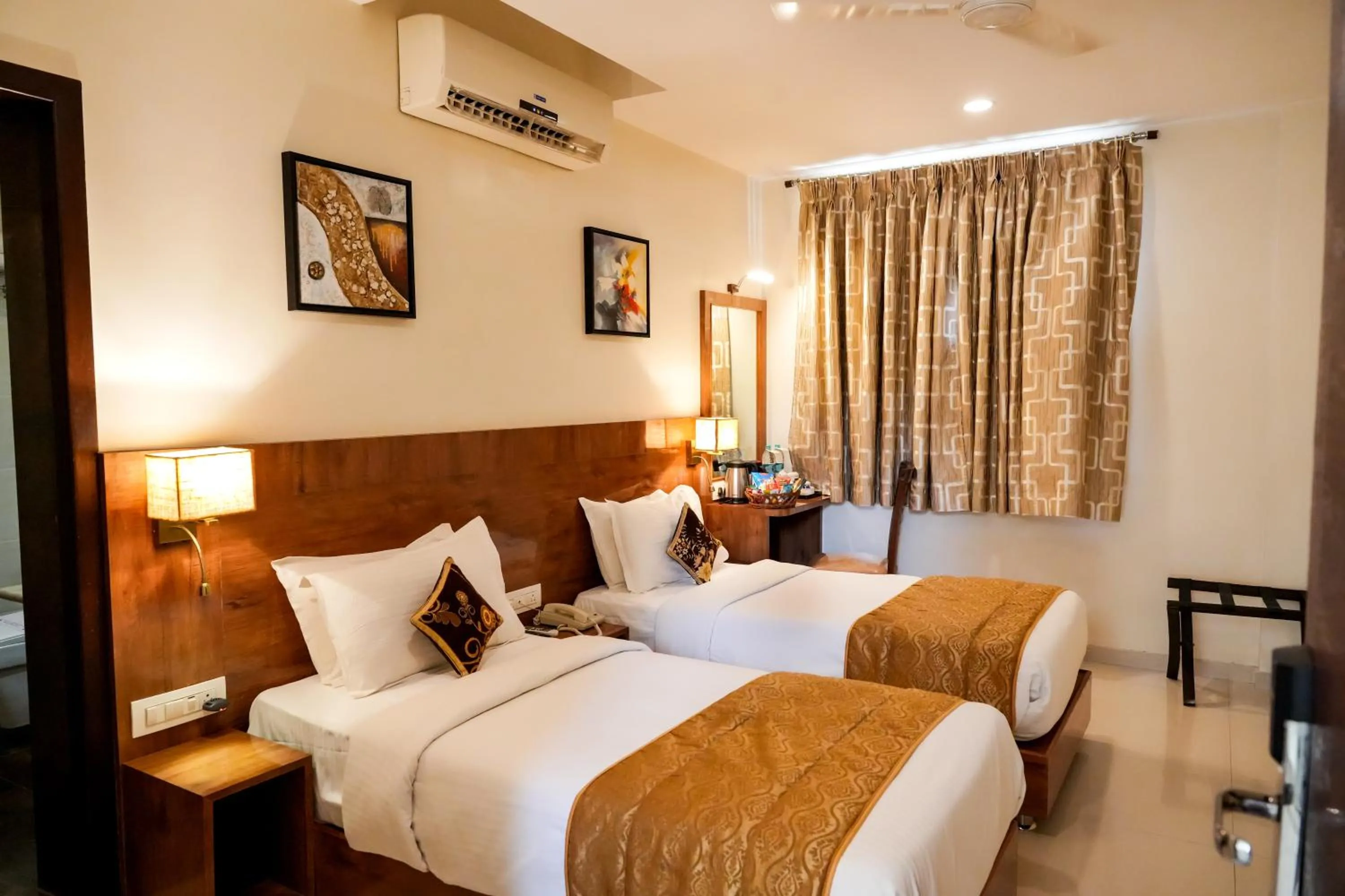 Bedroom, Bed in Hotel Sai Jashan Shirdi - Where blessings & comfort meet