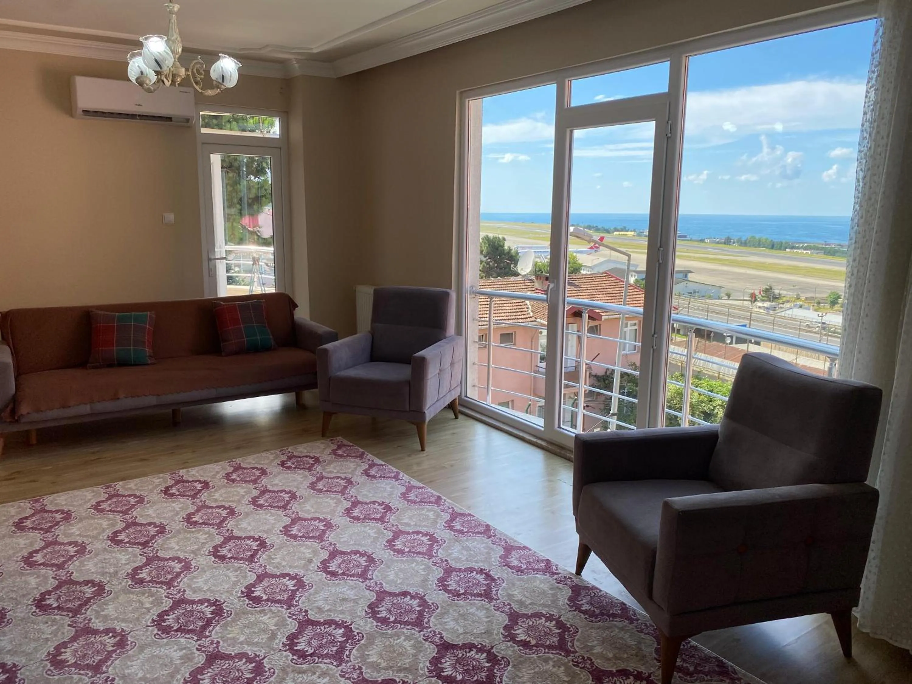 Communal lounge/ TV room in MİLA SUİTE