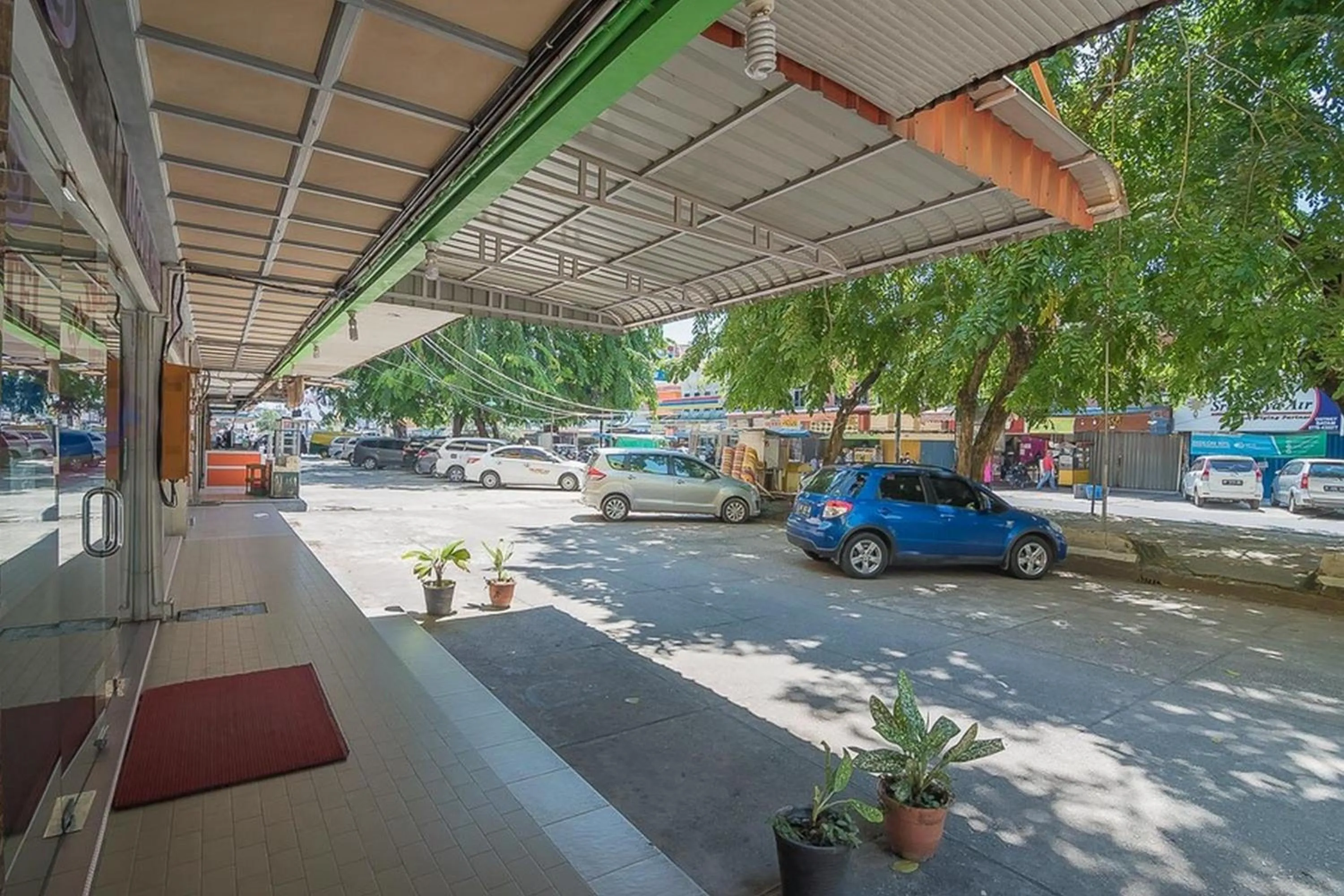 Property building in RedDoorz near Nagoya Citywalk Batam 2