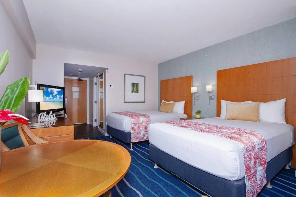 Ocean views Walk to beach Waikiki and mall 1223