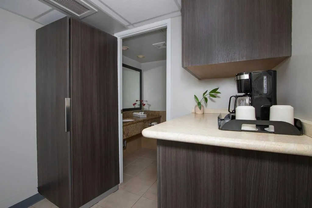 Modern studio Across From Hilton lagoon beach PW920