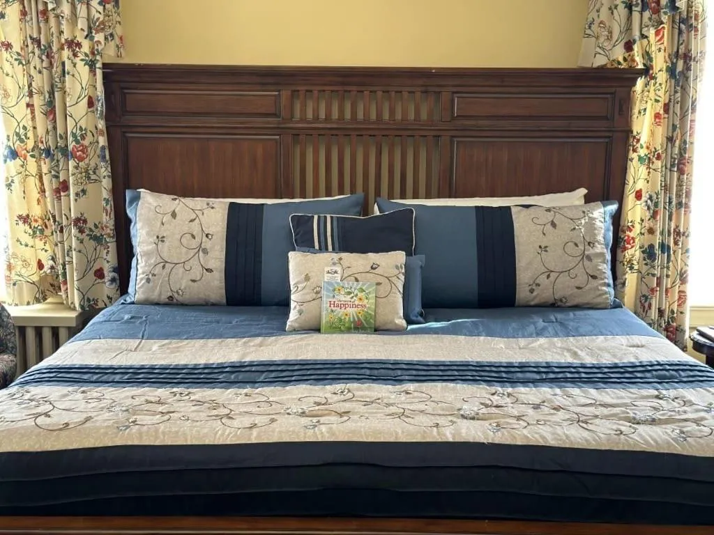 Bed in Montague Inn Bed & Breakfast