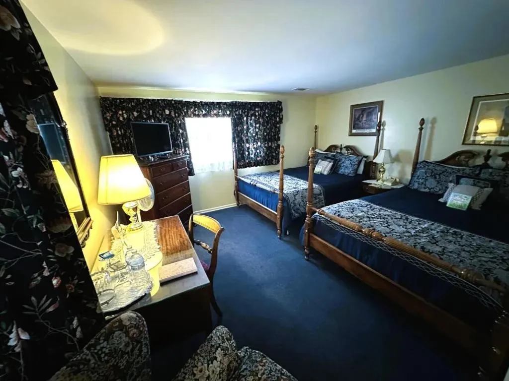 Bed in Montague Inn Bed & Breakfast